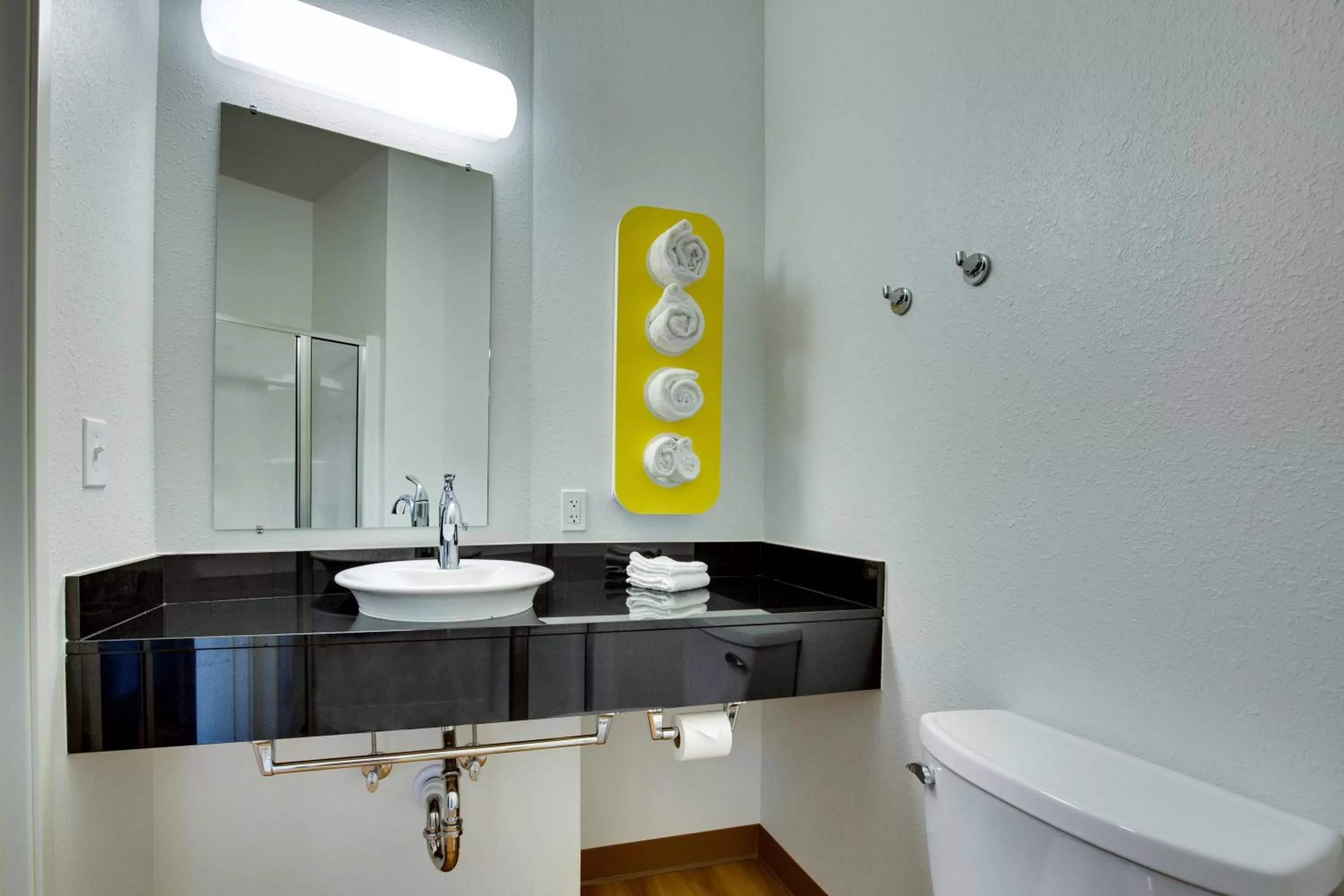 Bathroom in Motel 6 Poplar Bluff, MO