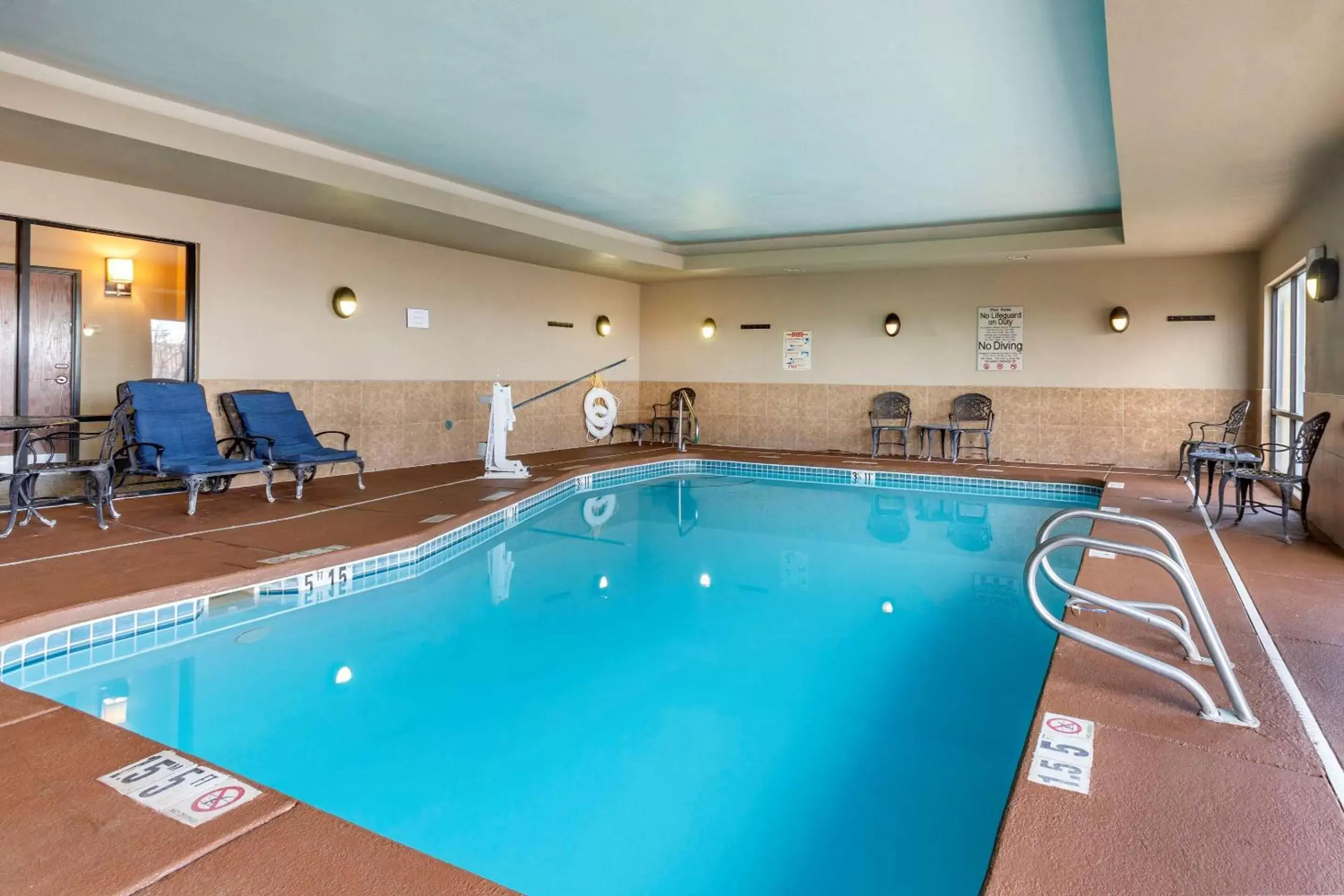 Activities, Swimming Pool in Comfort Suites Hobbs