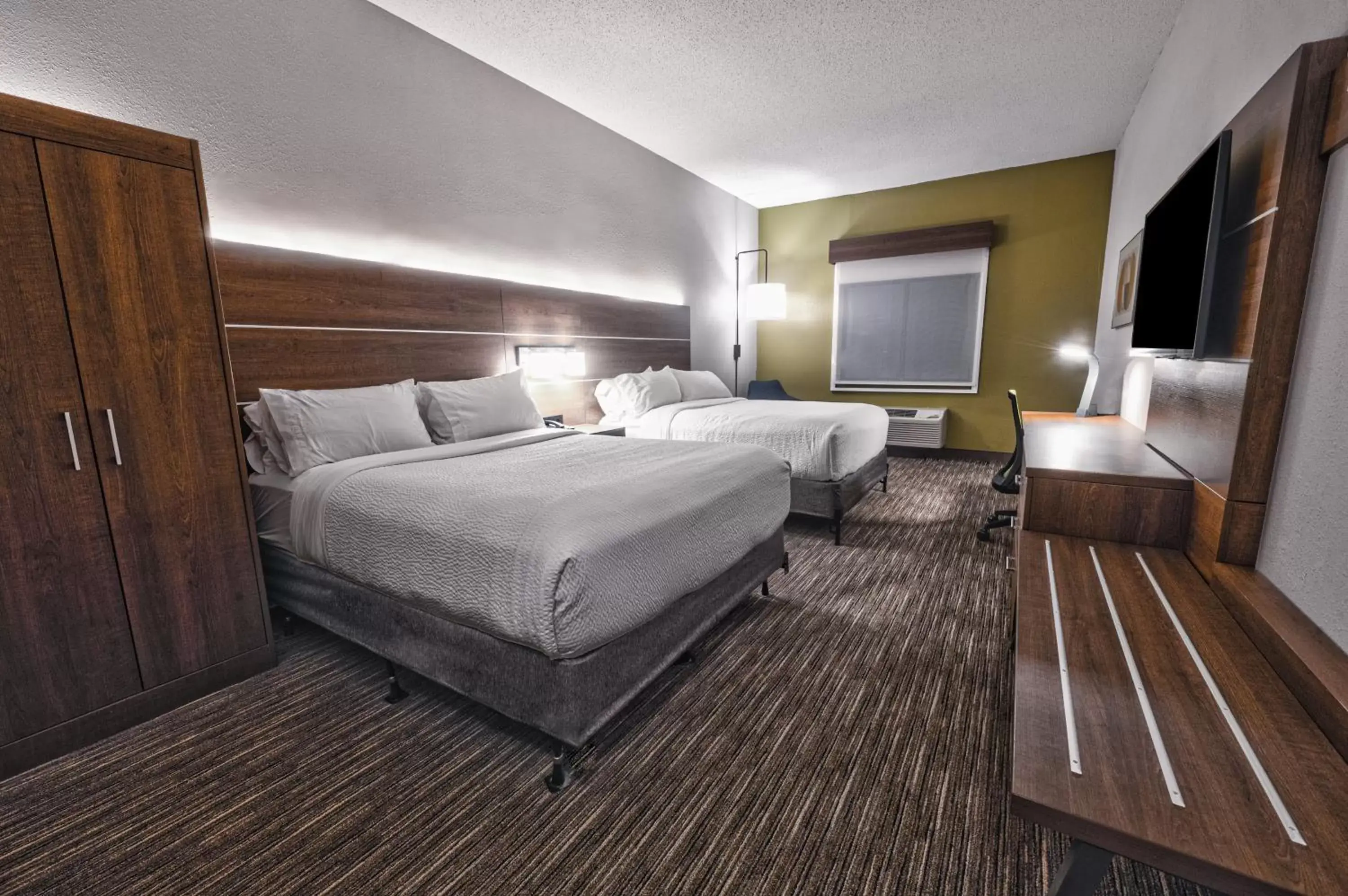 Photo of the whole room, Bed in Holiday Inn Express Hotel & Suites Goshen, an IHG Hotel