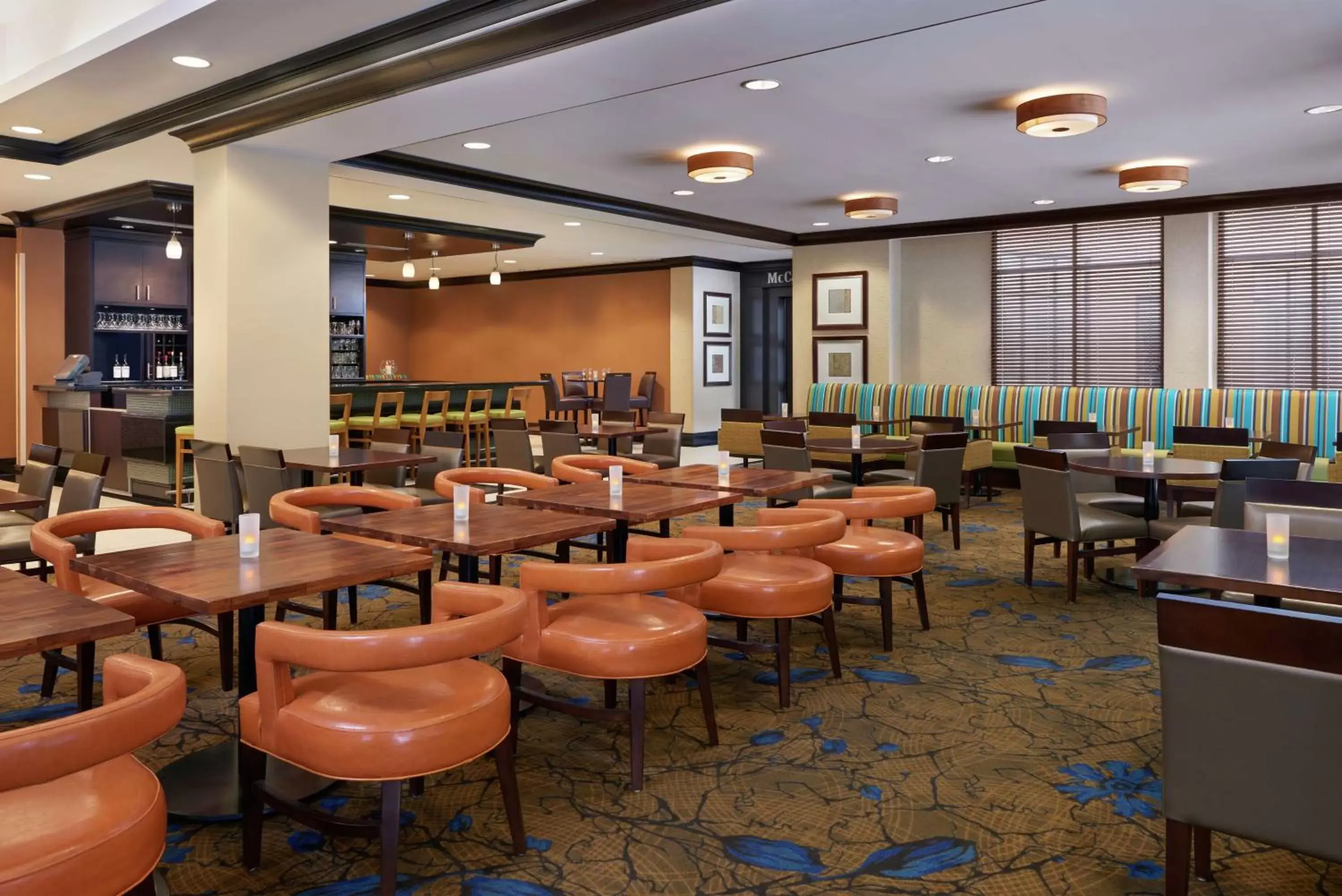 Restaurant/places to eat, Lounge/Bar in Hilton Garden Inn Toronto Airport West/Mississauga