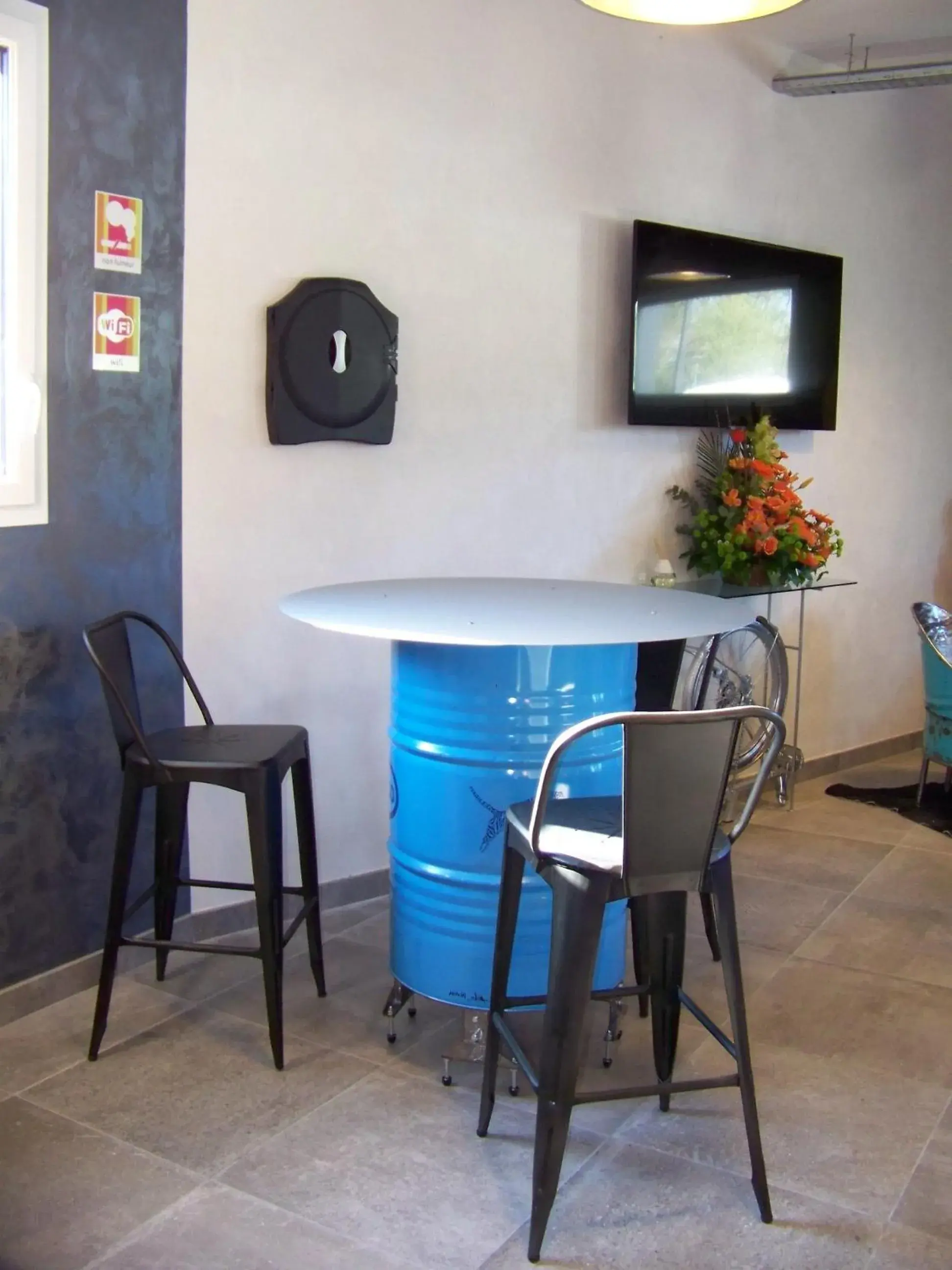 Food and drinks, Dining Area in Ibis Styles Vierzon