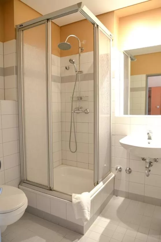 Shower in Alexander Business Hotel Hannover City