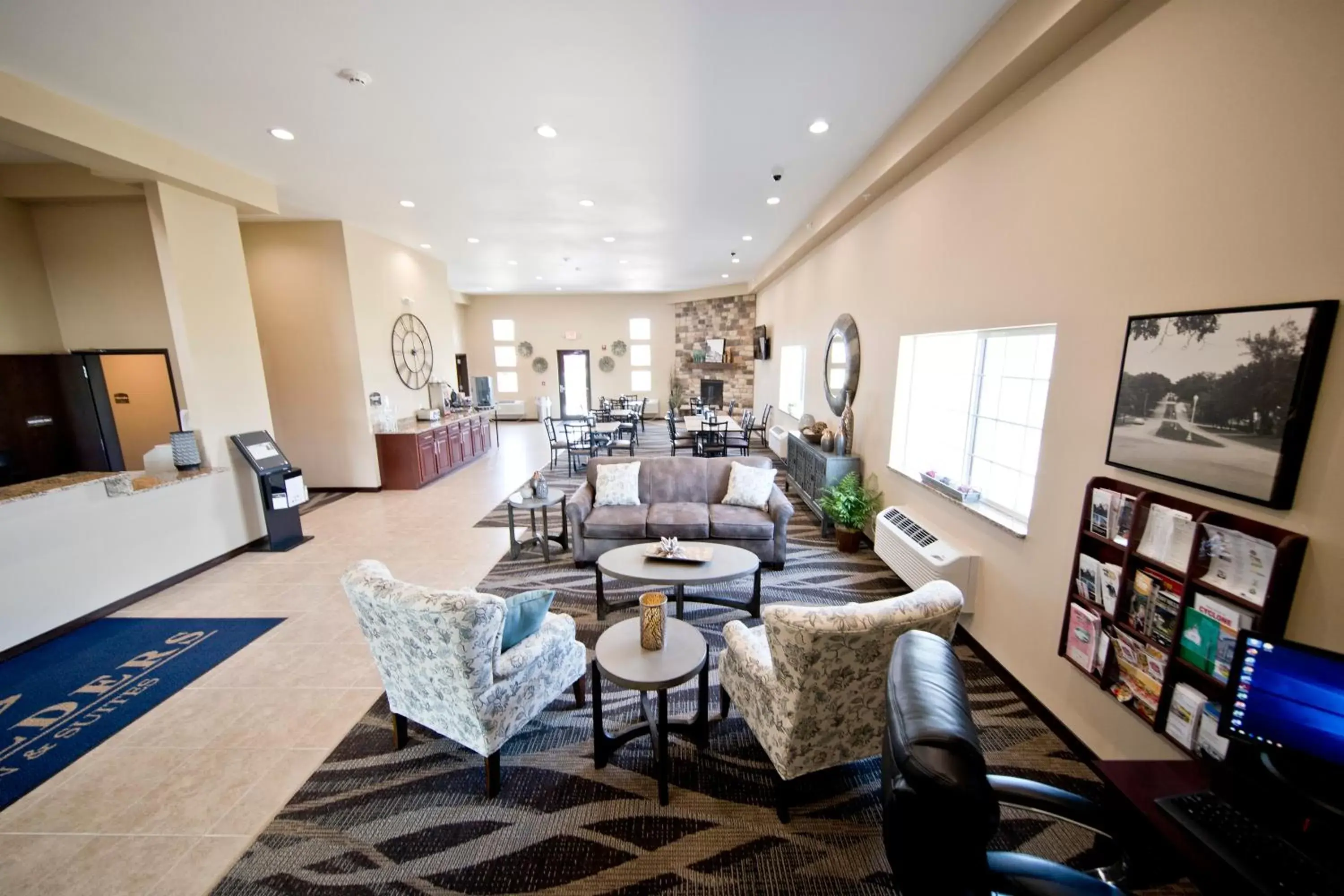 Lobby or reception in Cobblestone Inn & Suites -Clarinda Lobby or reception in Cobblestone Inn & Suites -Clarinda