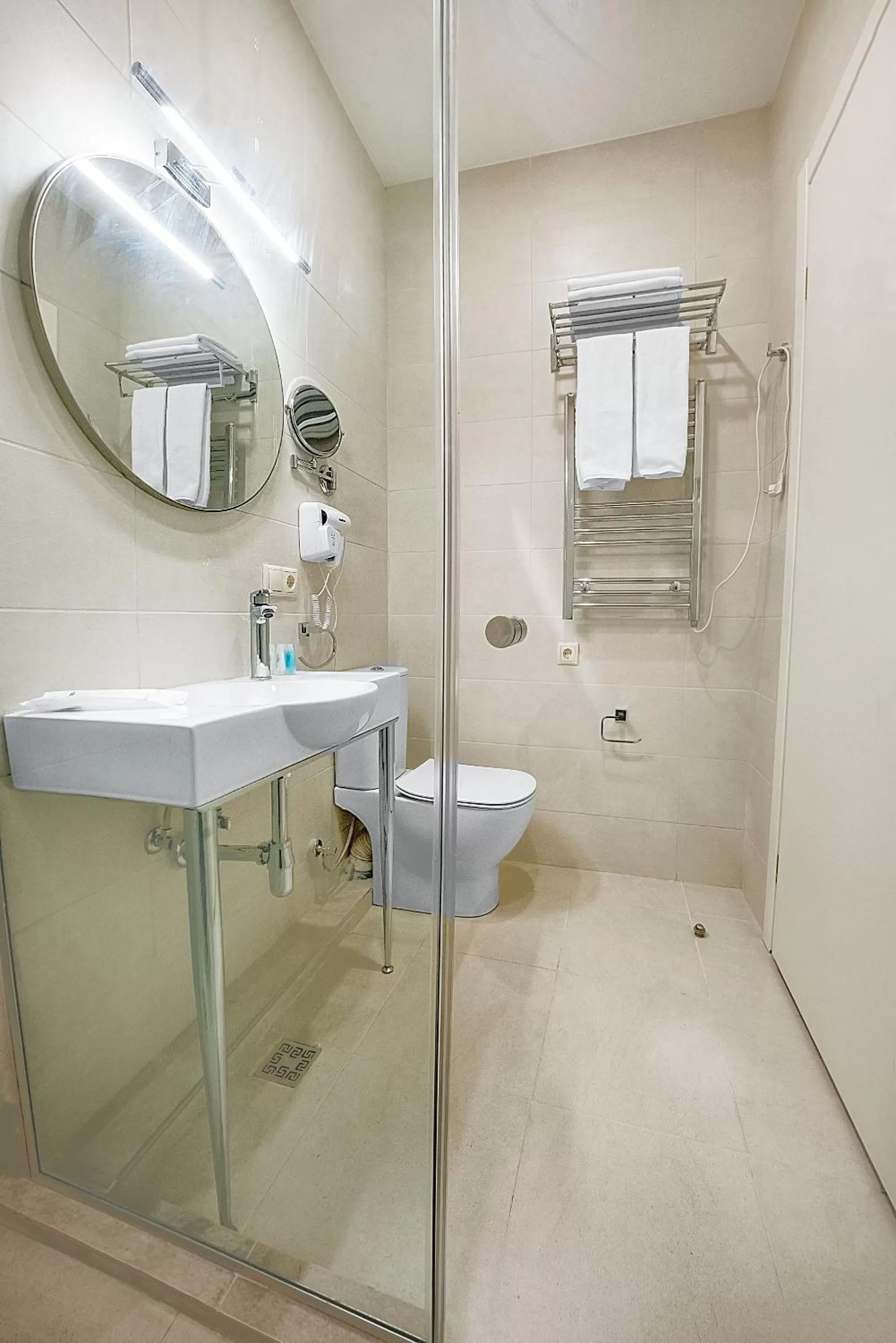 Bathroom in Meta Business Hotel By King David