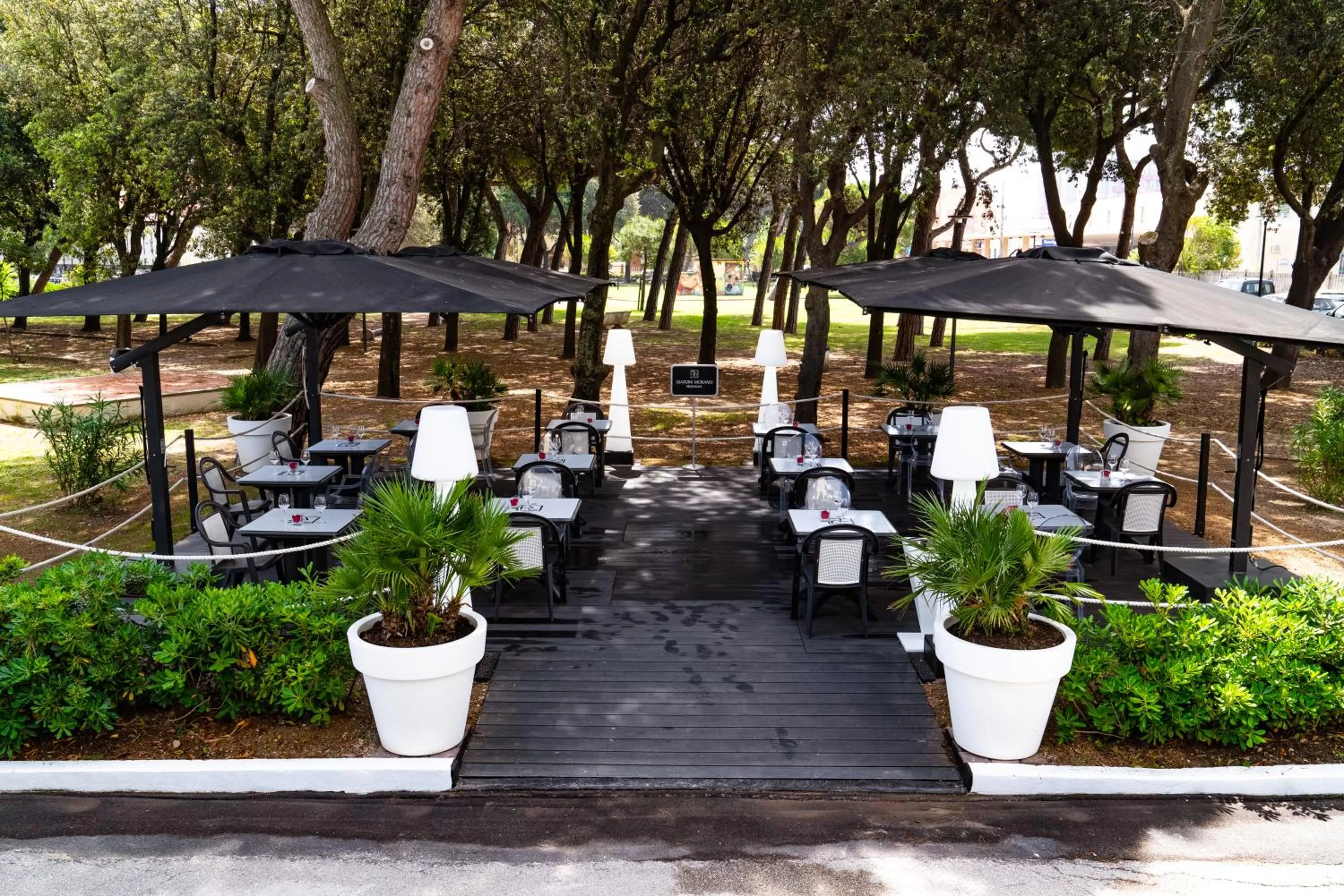 Restaurant/places to eat in Raffaello Hotel & Mooka Restaurant