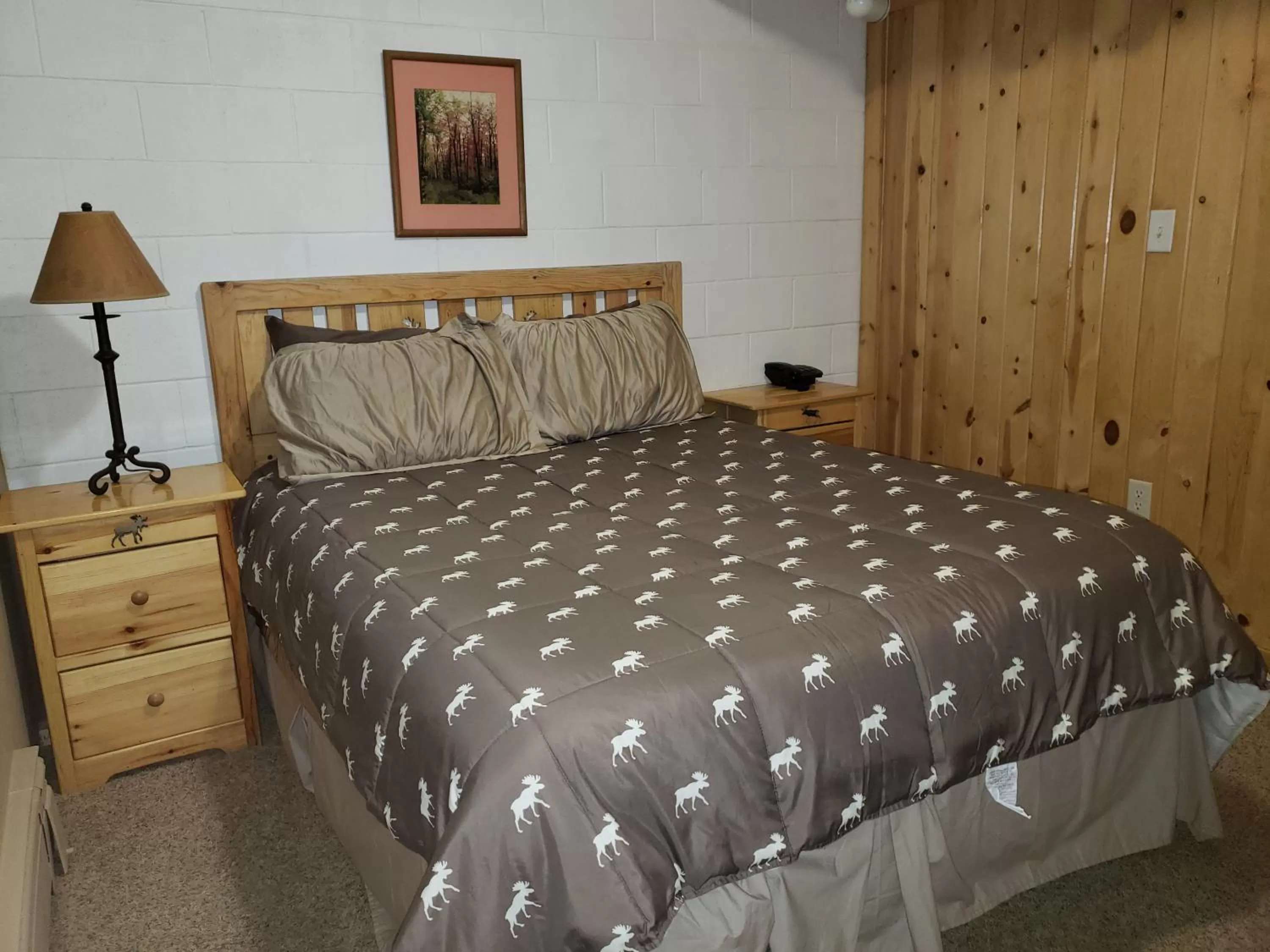 Bed in Willard Munger Inn