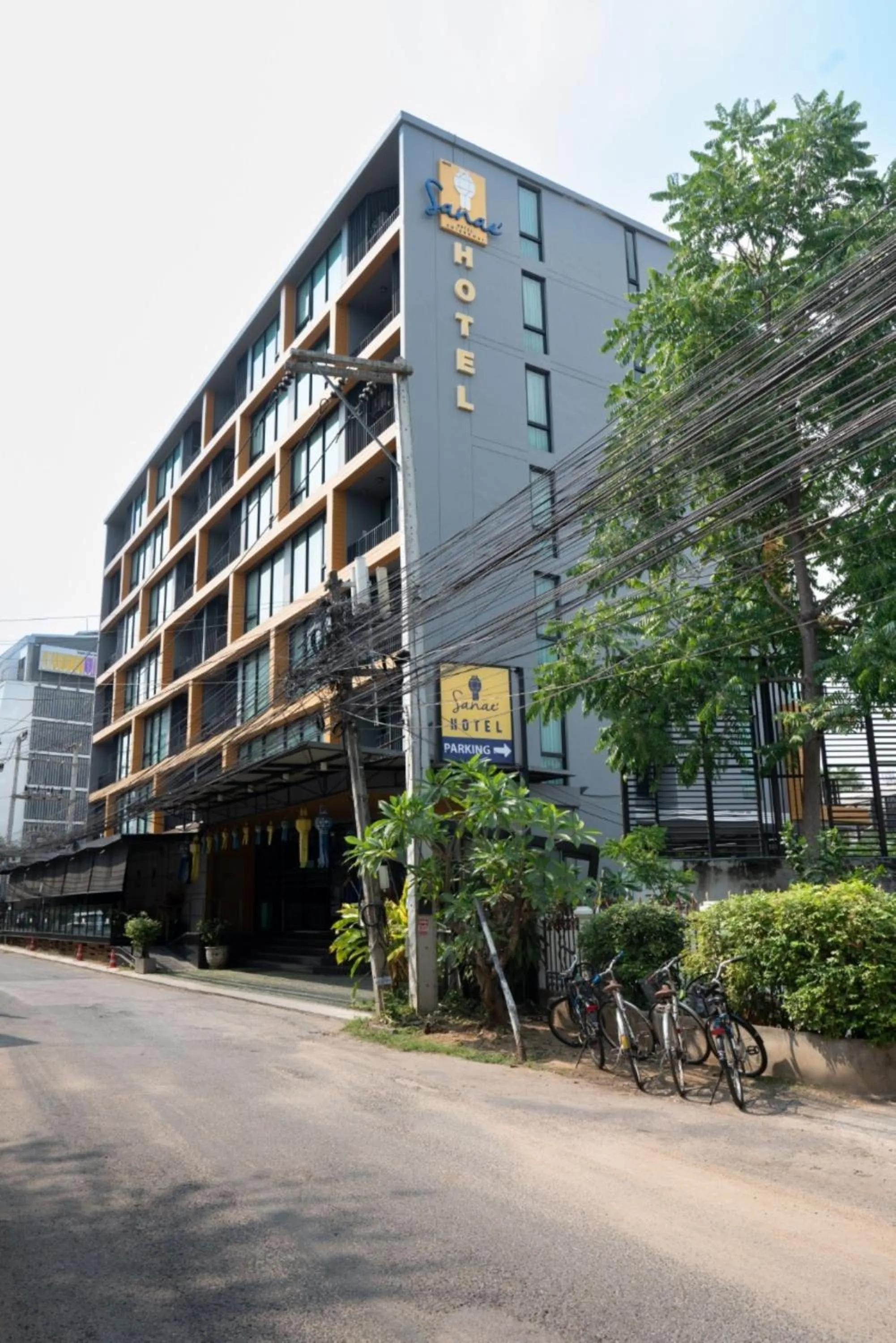 Property building in Sanae' Hotel Nimman