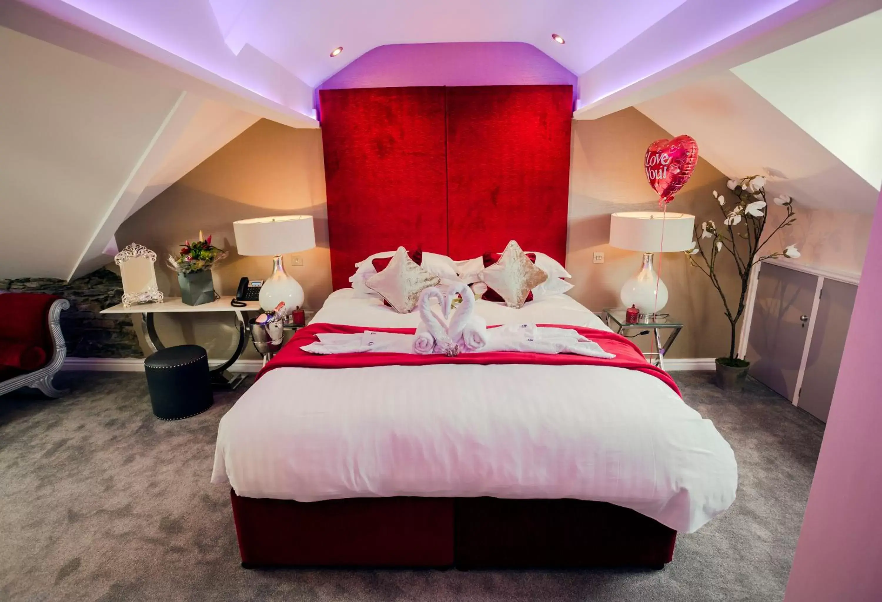 Bed in Aphrodites Group