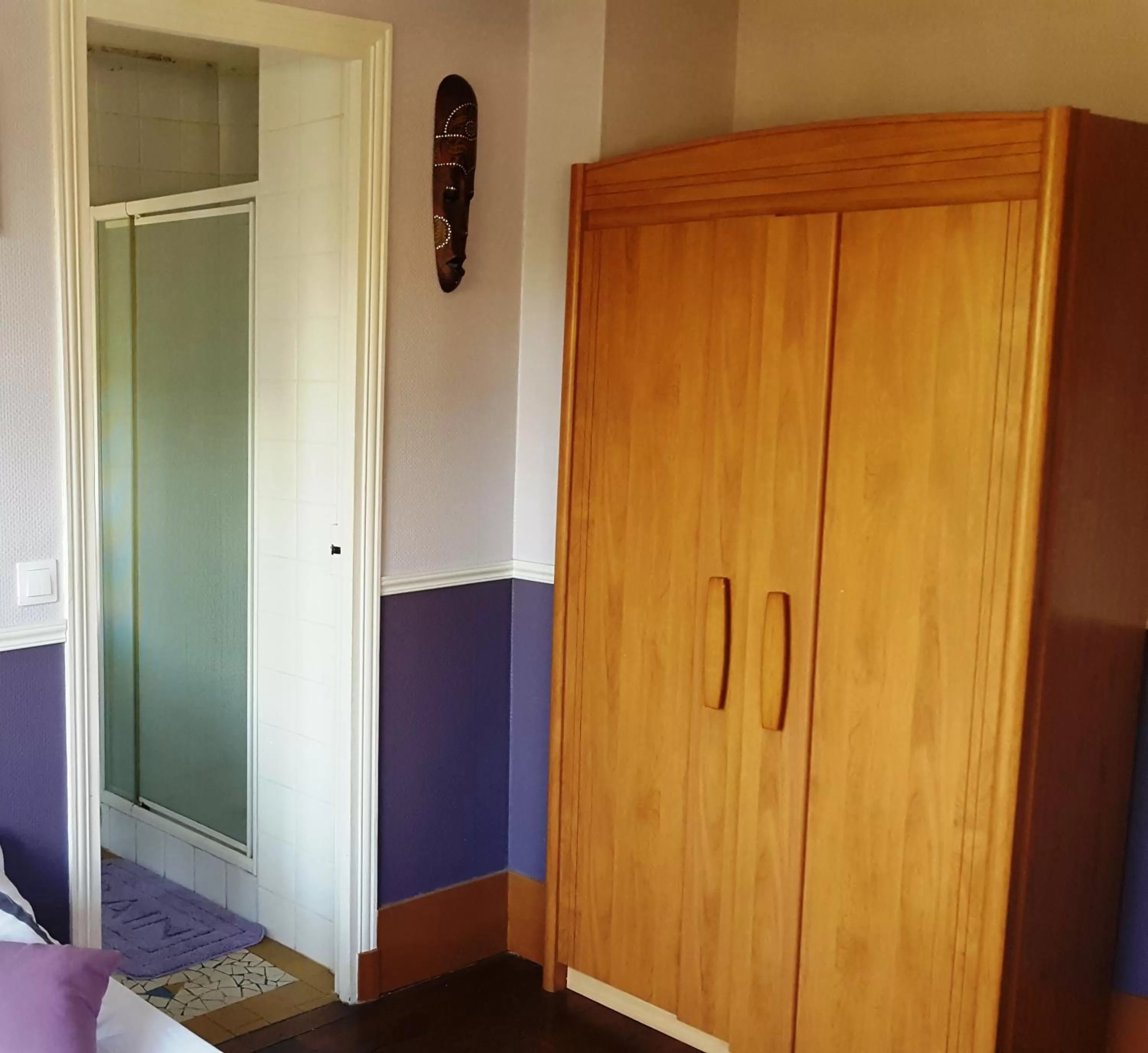 Bathroom in Apakabar Homestay - proche gare Melun, parking privé, Netflix