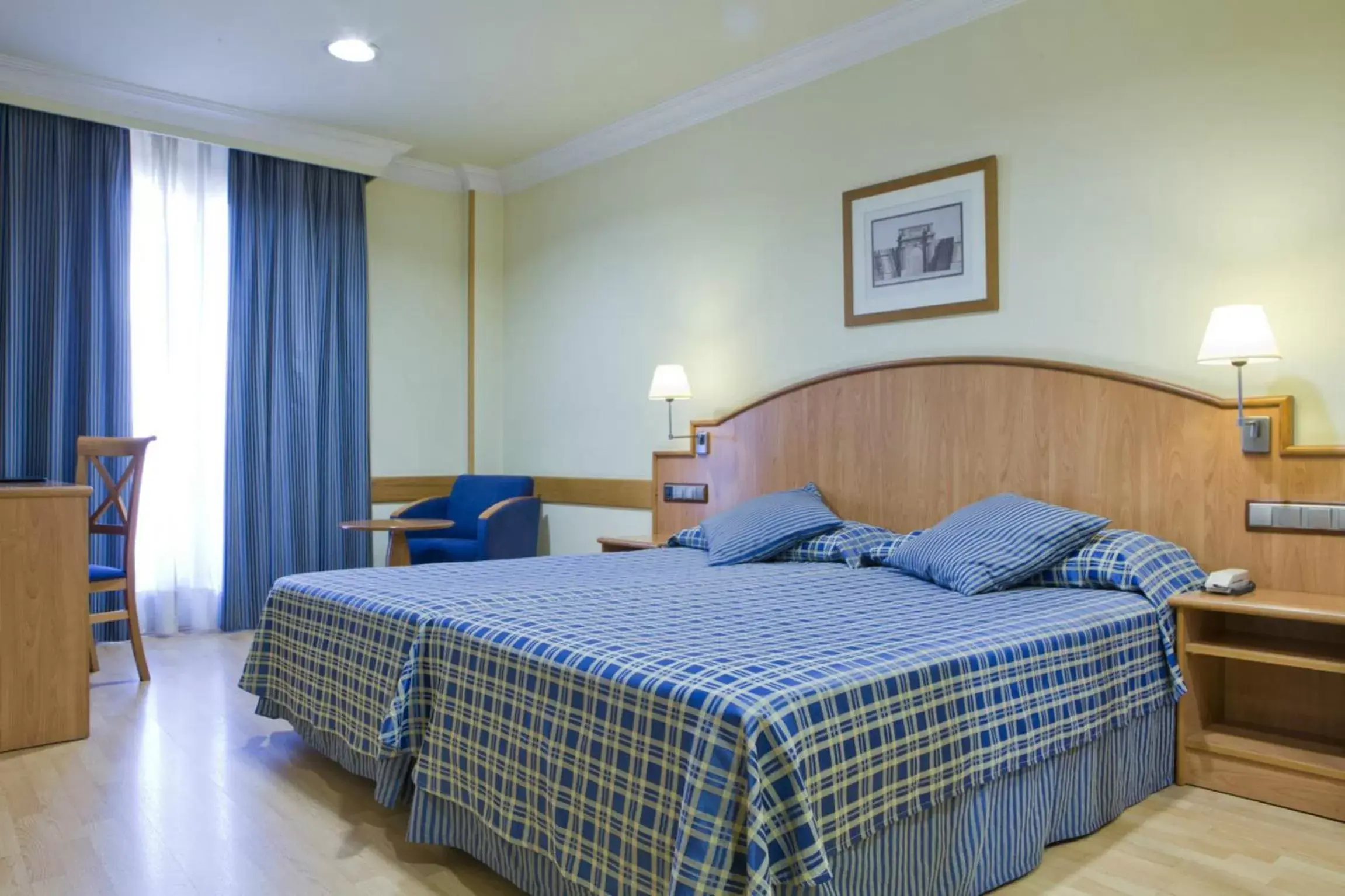 Bedroom, Bed in II Castillas Madrid