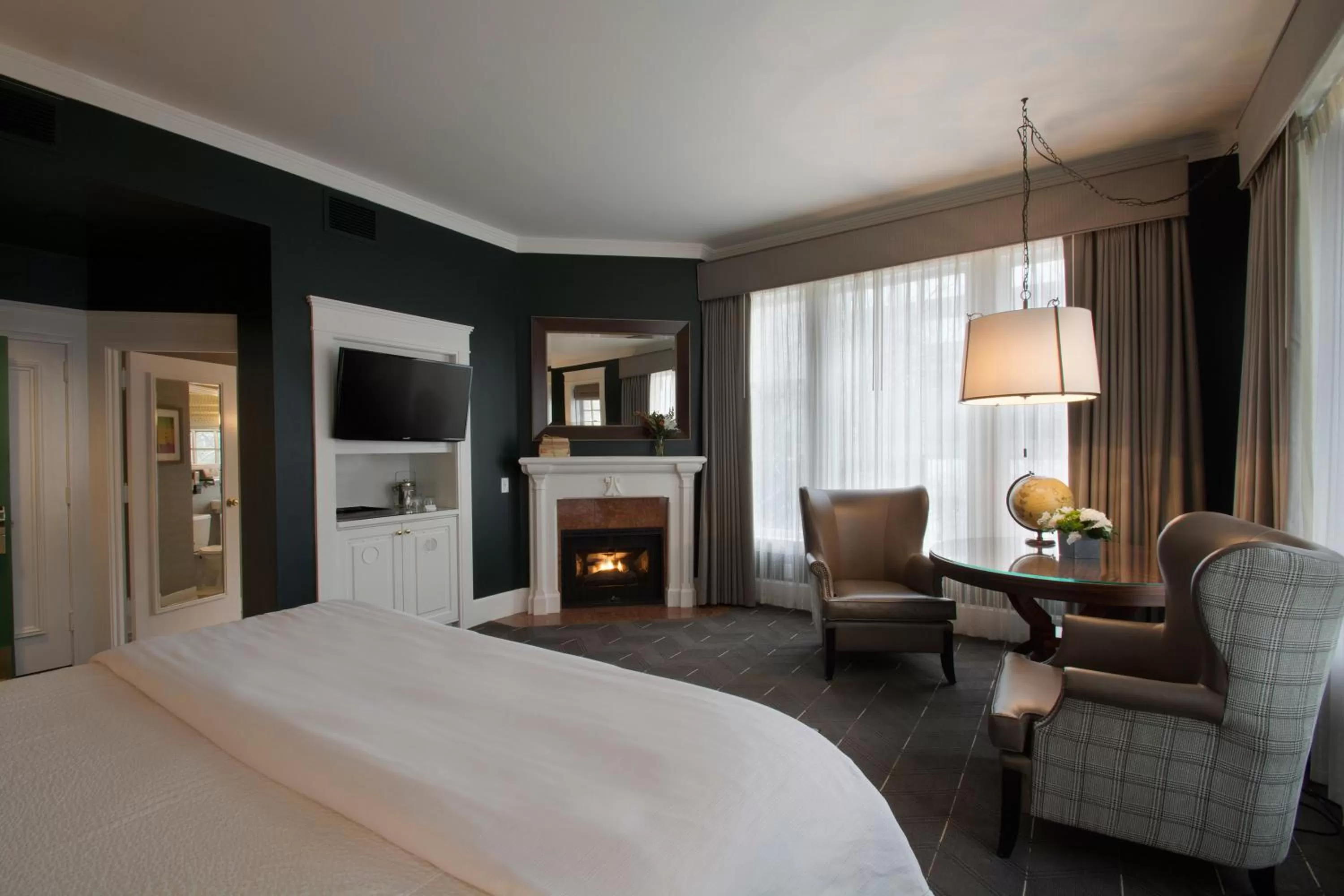 Photo of the whole room, Bed in Sentinel Hotel