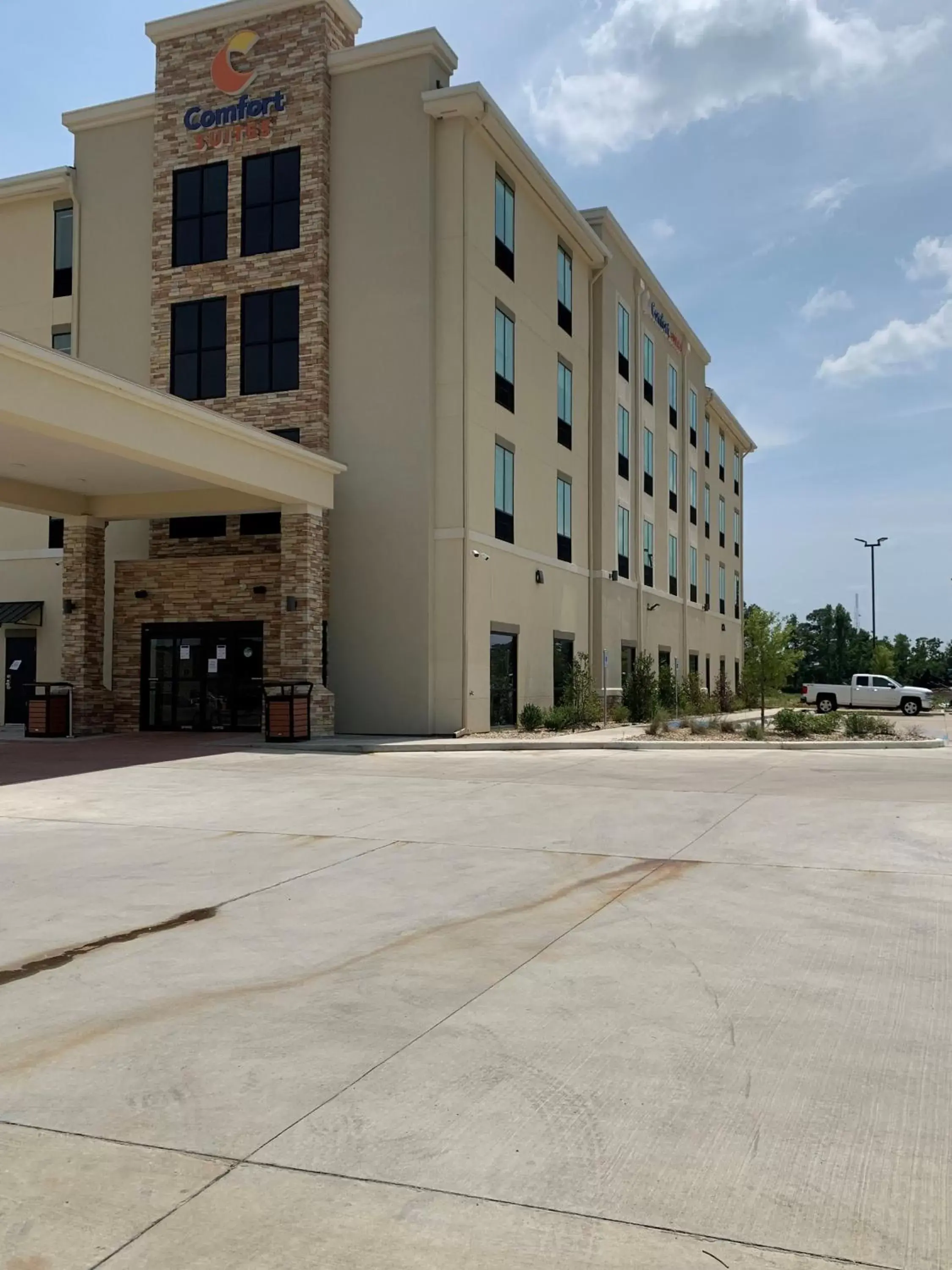 Property building in Comfort Suites West Monroe near Ike Hamilton Expo Center Property building in Comfort Suites West Monroe near Ike Hamilton Expo Center