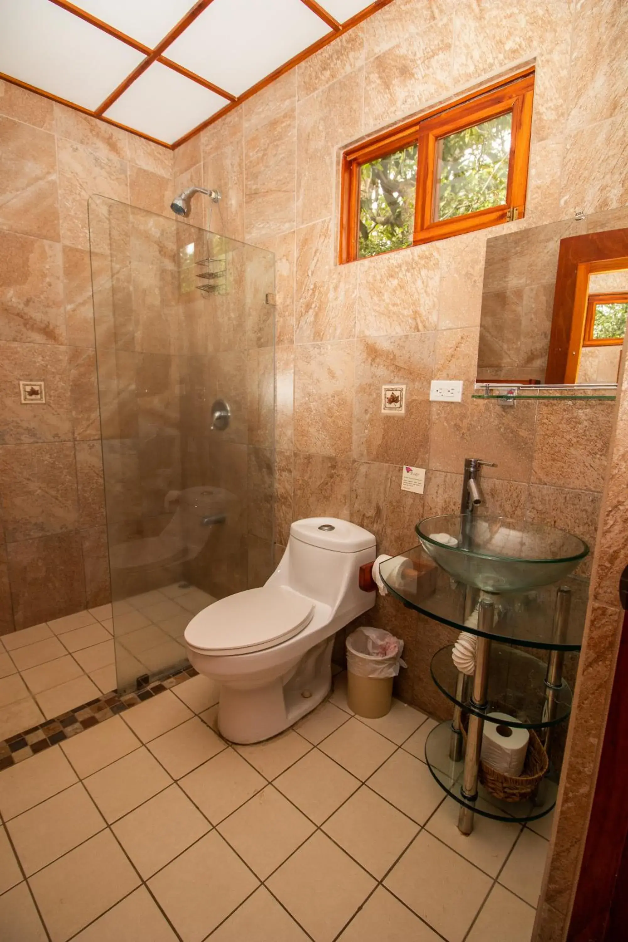 Shower, Bathroom in Hotel La Rosa de America