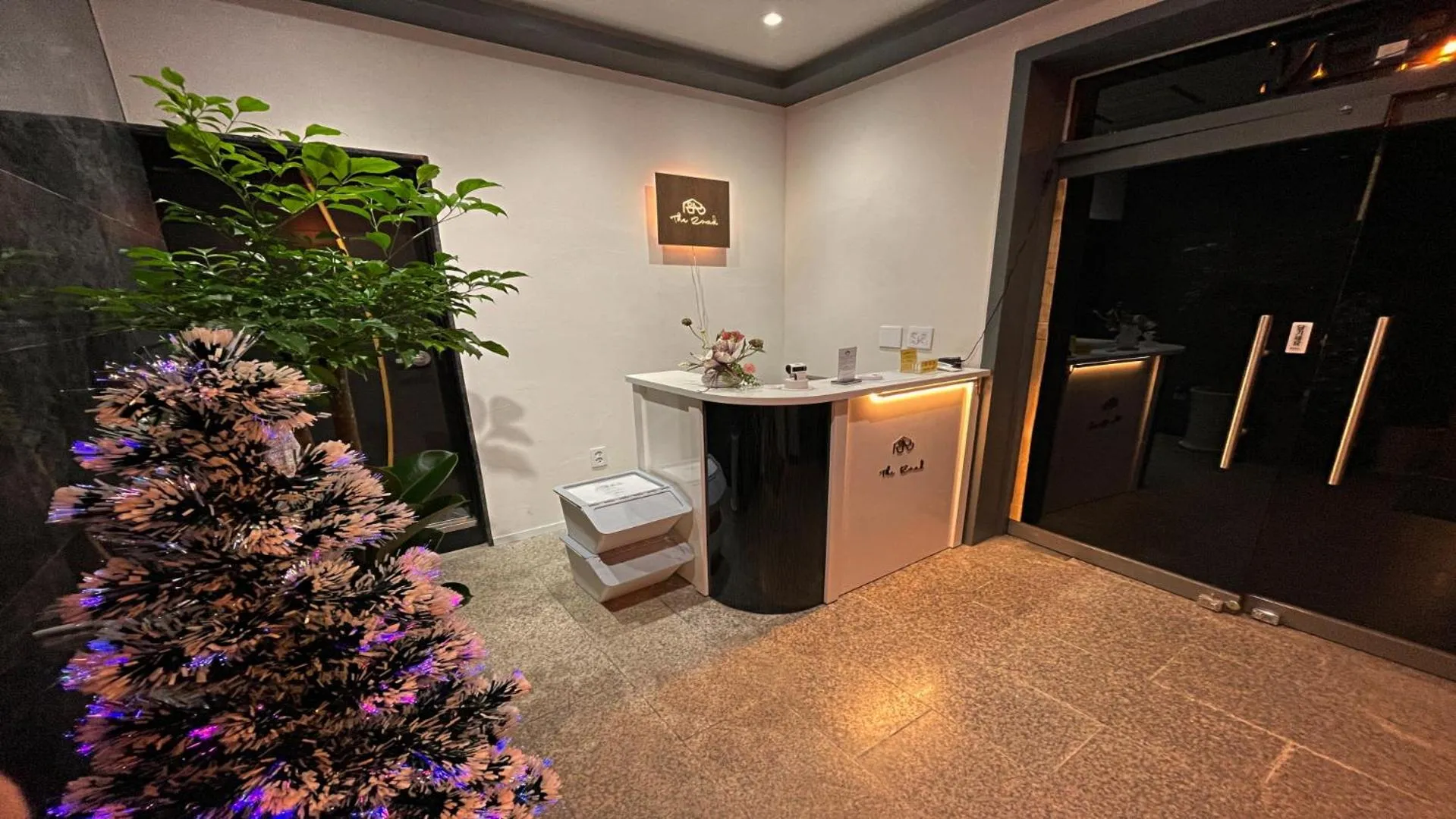 Area and facilities in The Road Hotel