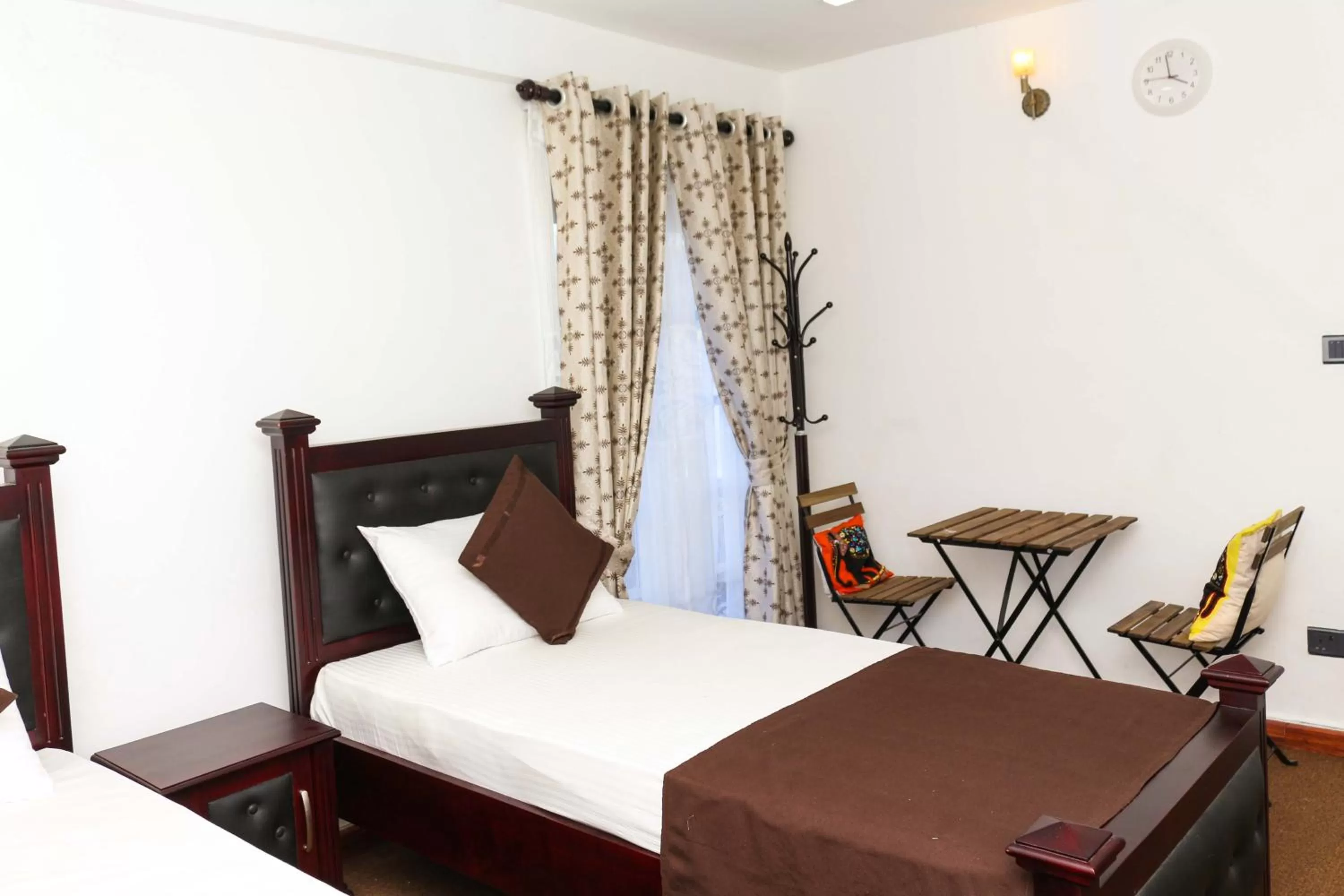 Double or Twin Room with Bathroom - single occupancy in Hotel Mount Castle