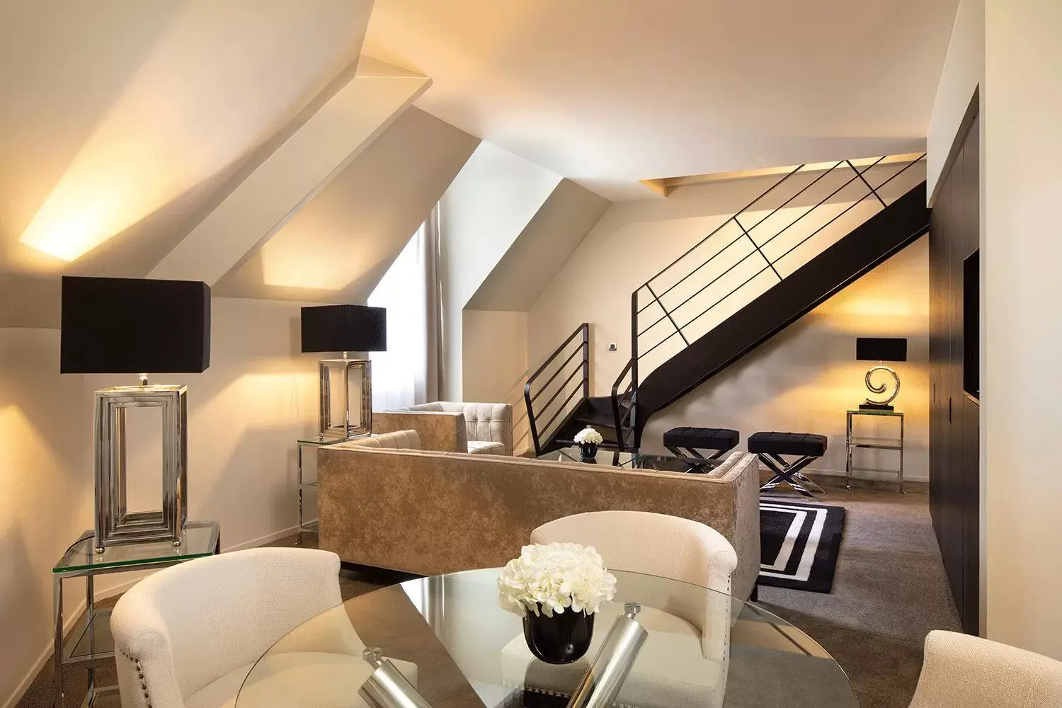 Living room, Lounge/Bar in Royal Hainaut Spa & Resort Hotel