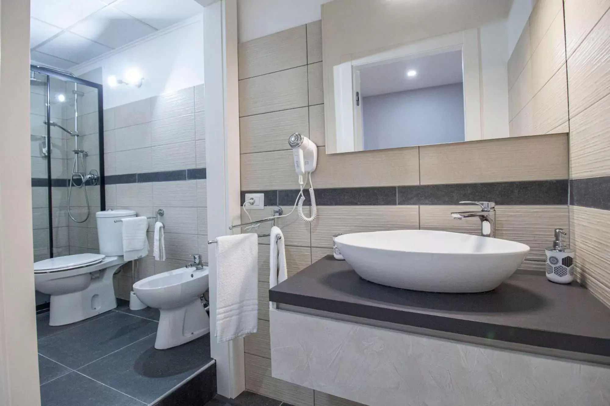 Bathroom in Royal Playa Suite and Apartament