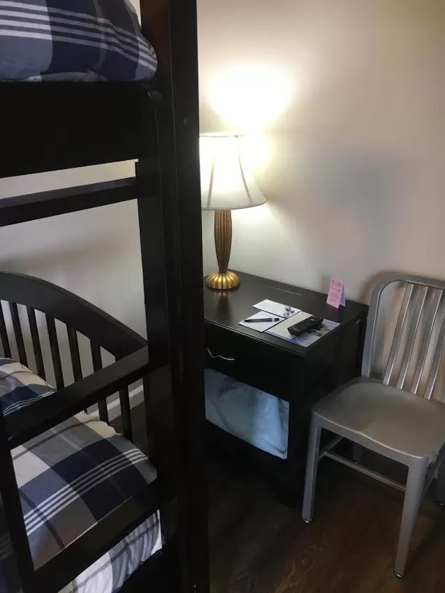 Bed in The Waldport Inn