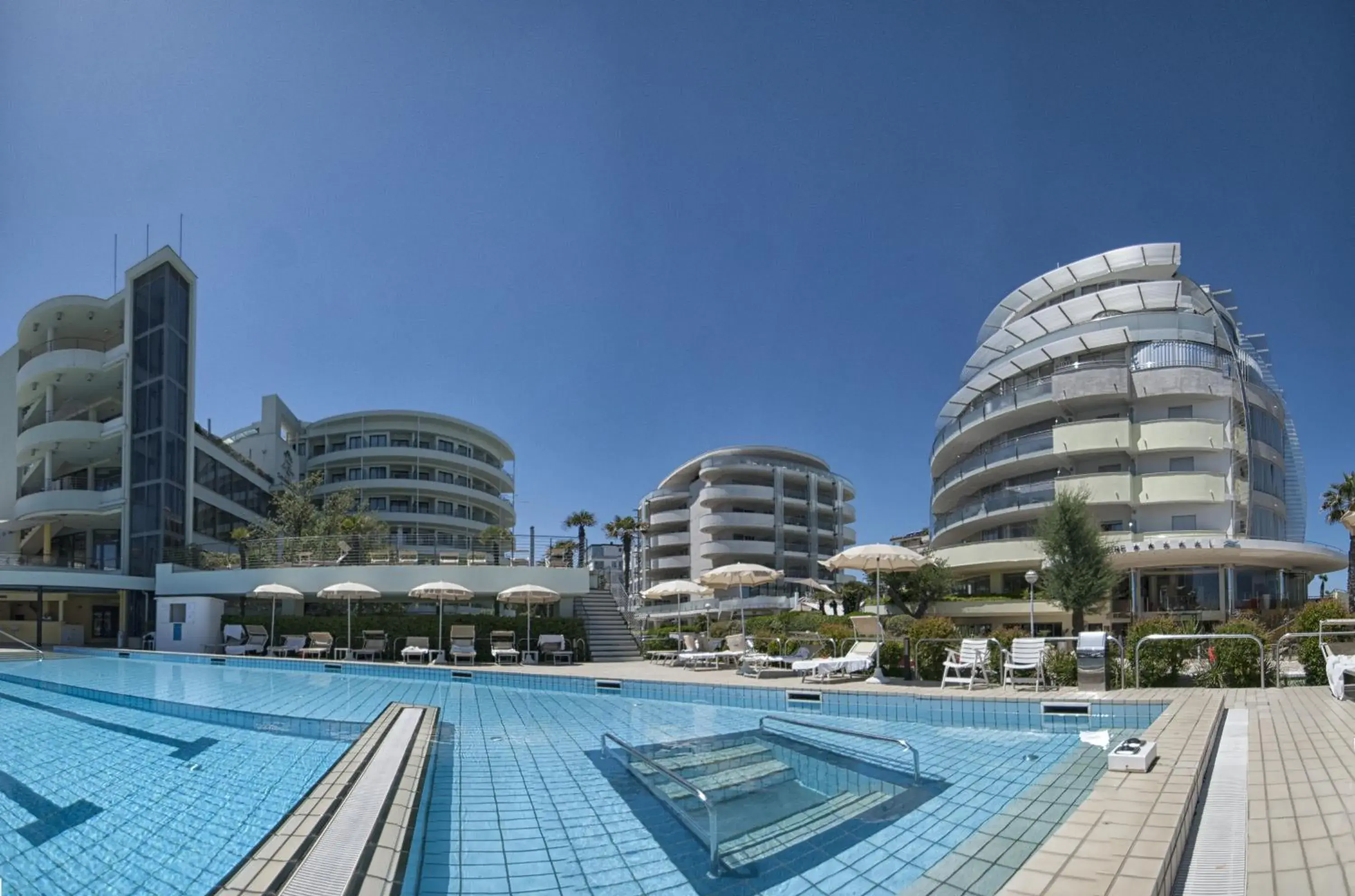 Swimming Pool in Hotel Le Palme - Premier Resort