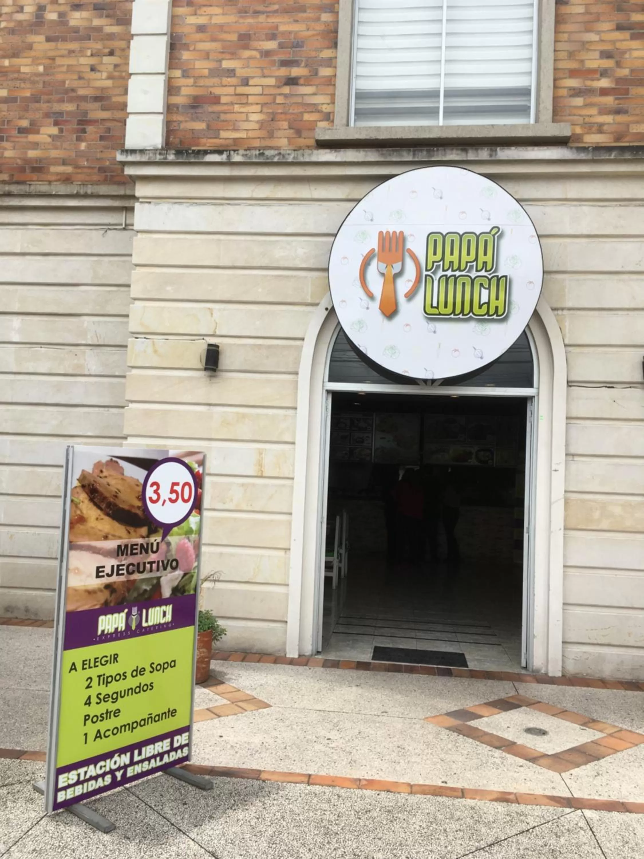 Restaurant/places to eat in Suites Parque Real