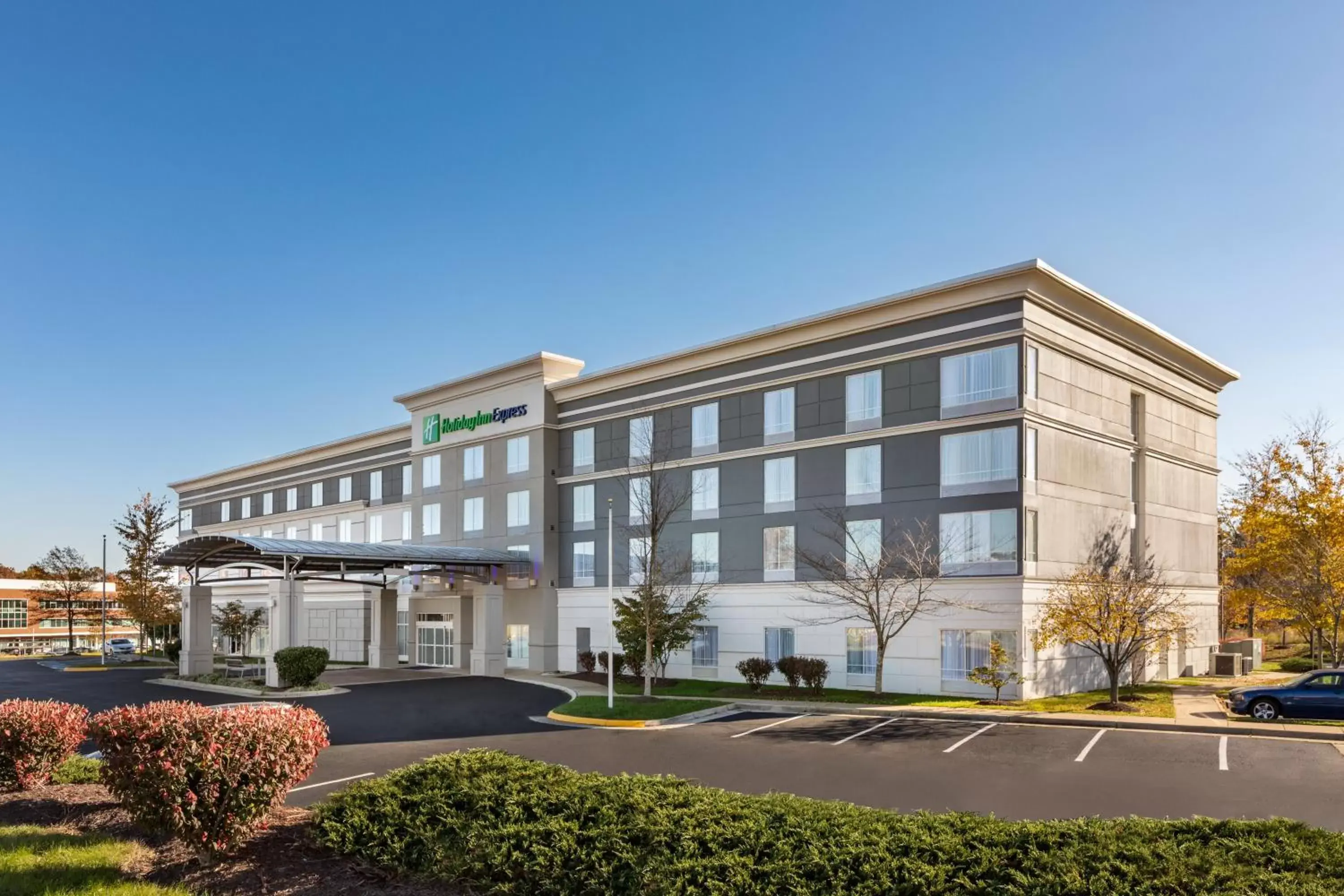 Property Building in Holiday Inn Express Dumfries-Quantico, an IHG Hotel