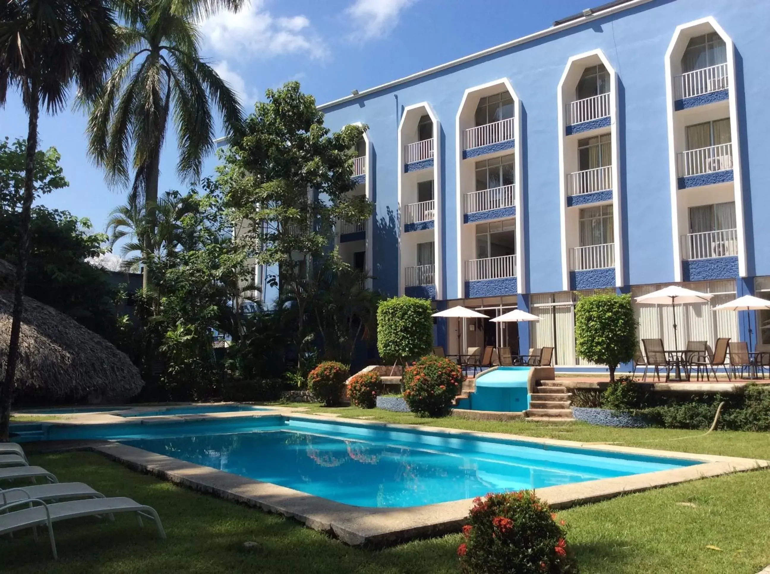 Property building, Swimming Pool in Hotel Maya Palenque