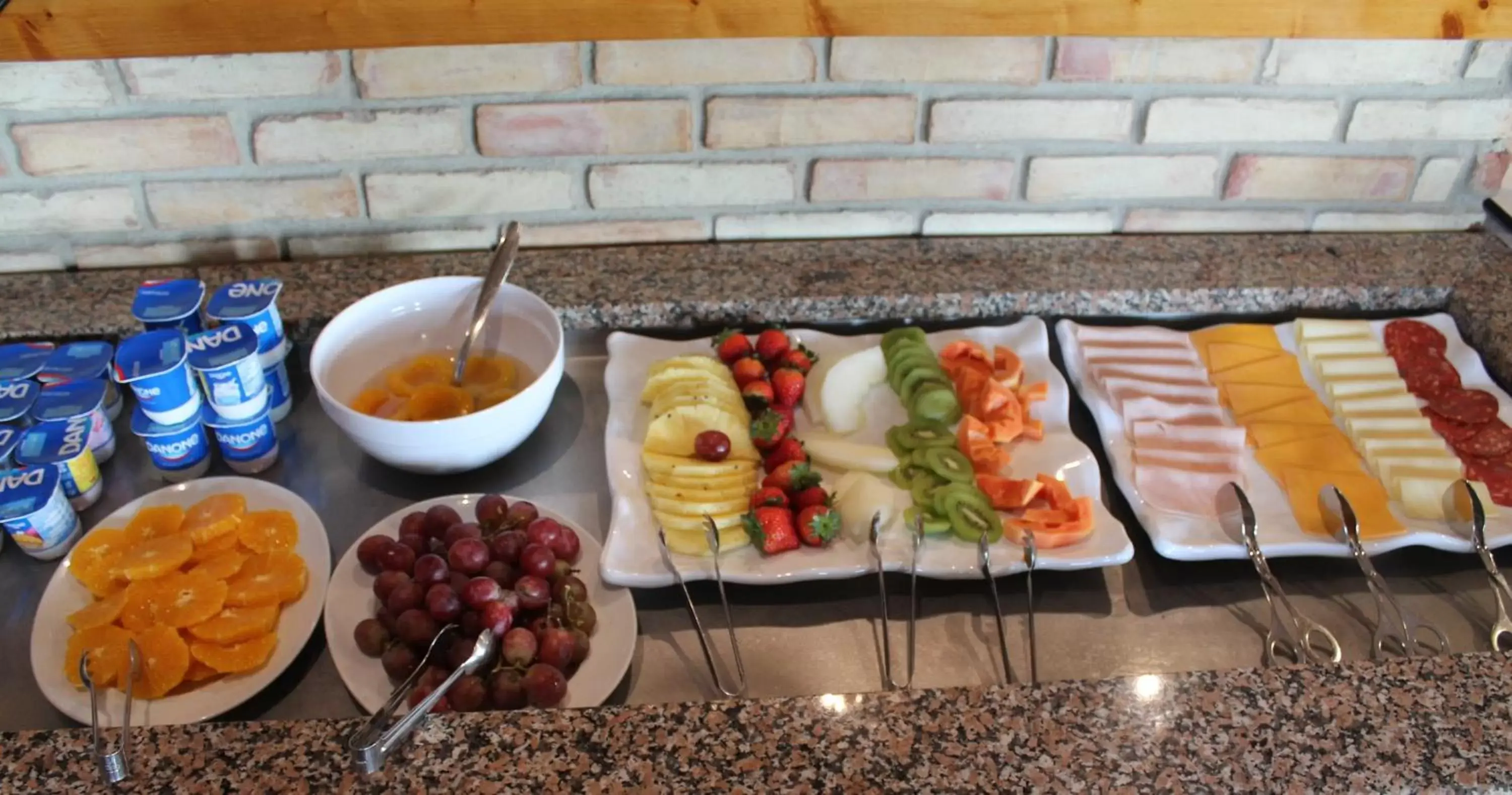 Buffet breakfast in Quinta dos Poetas Nature Hotel & Apartments