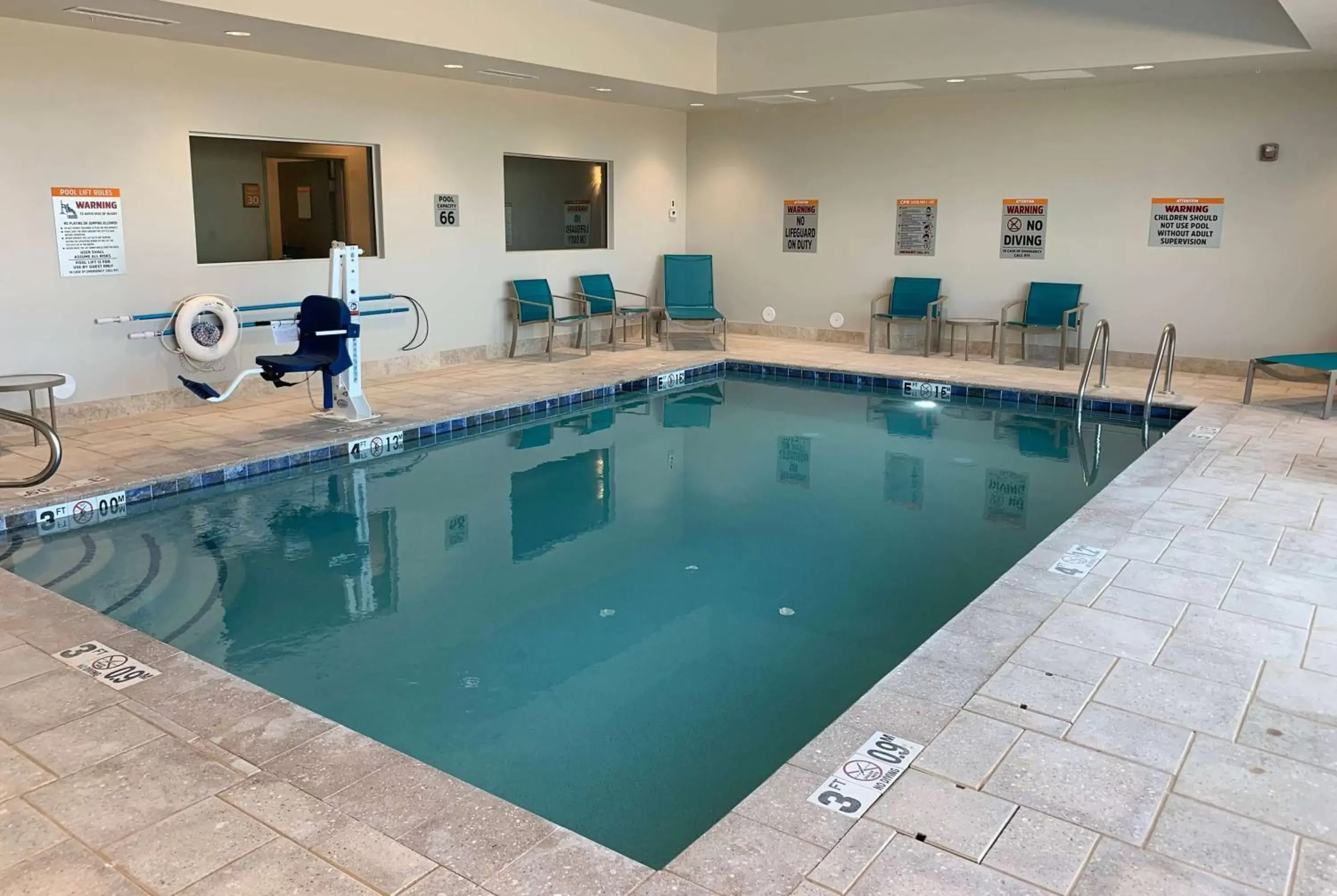 Swimming Pool in La Quinta Inn & Suites by Wyndham Holbrook Petrified Forest