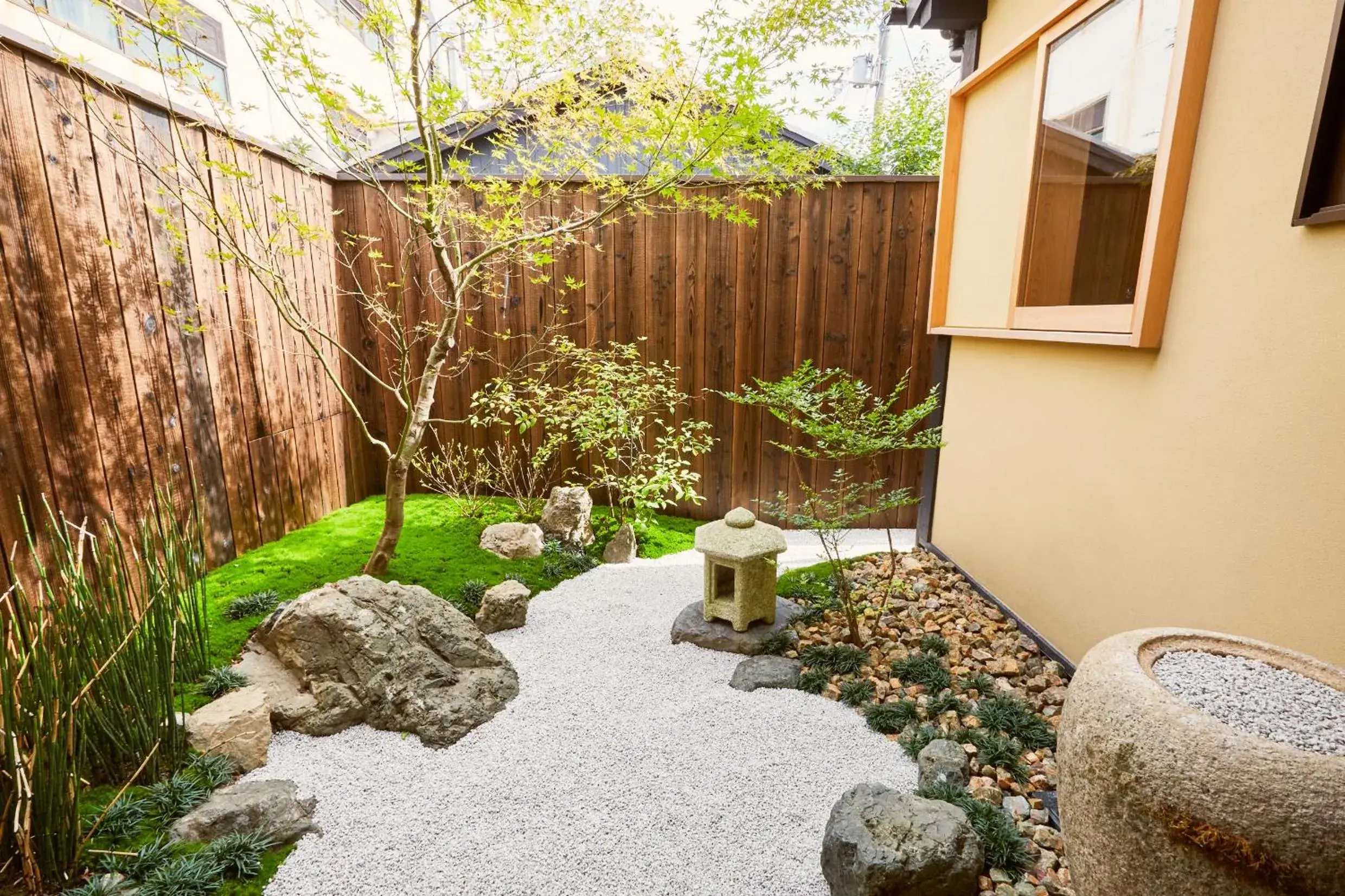 Garden in Rinn Kujofujinoki West