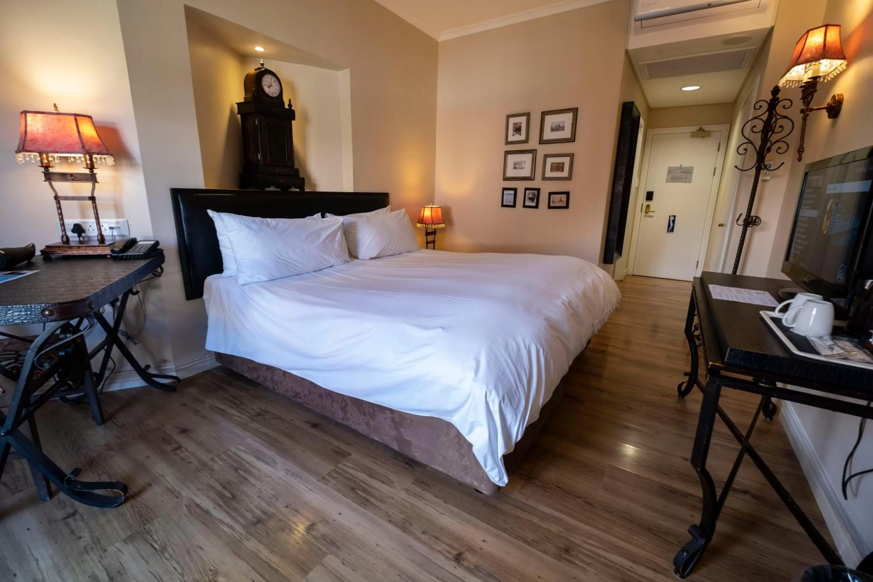 Photo of the whole room, Bed in Protea Hotel by Marriott Kimberley