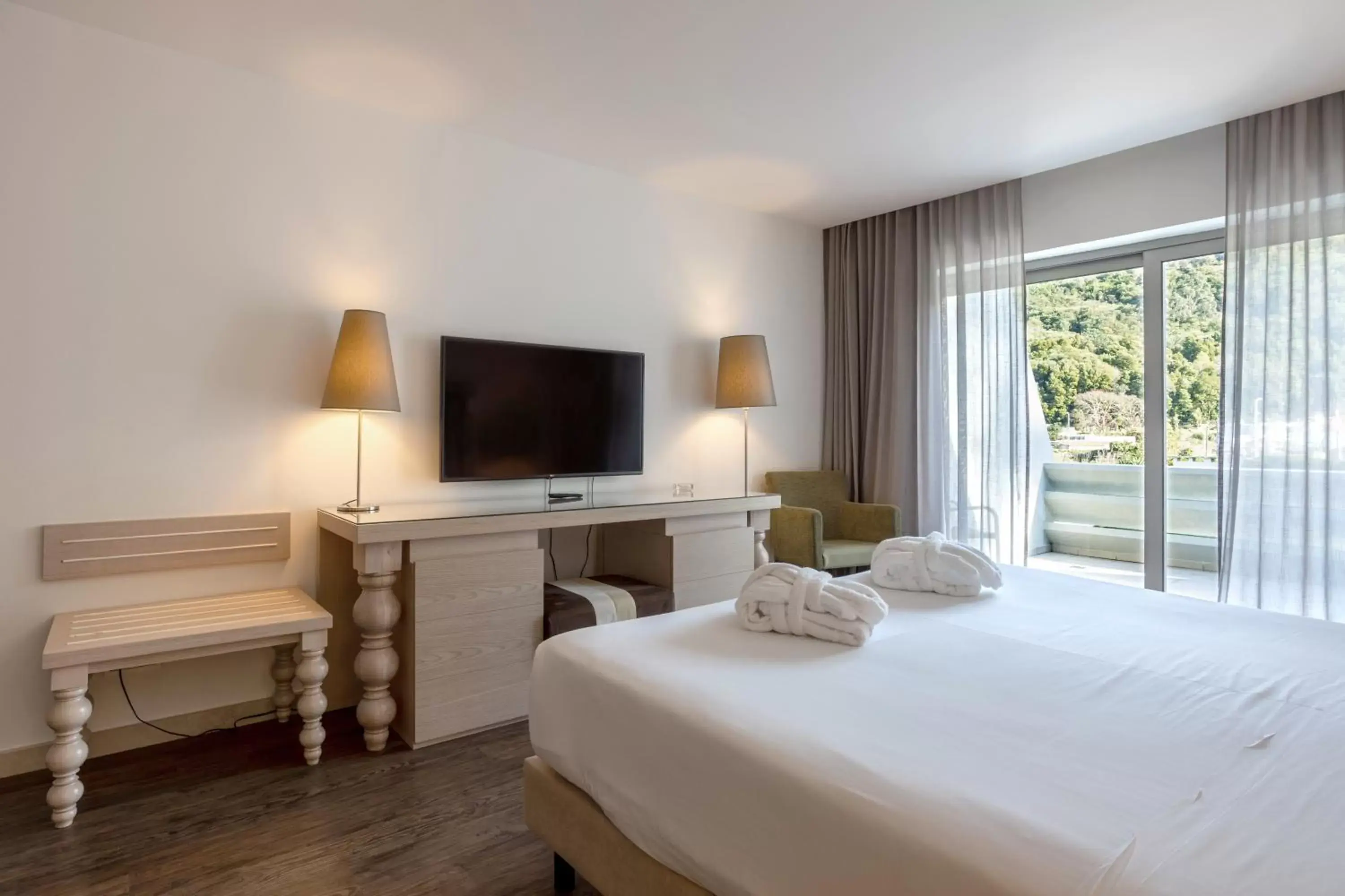 Bedroom, Bed in Hotel Porta do Sol Conference & SPA