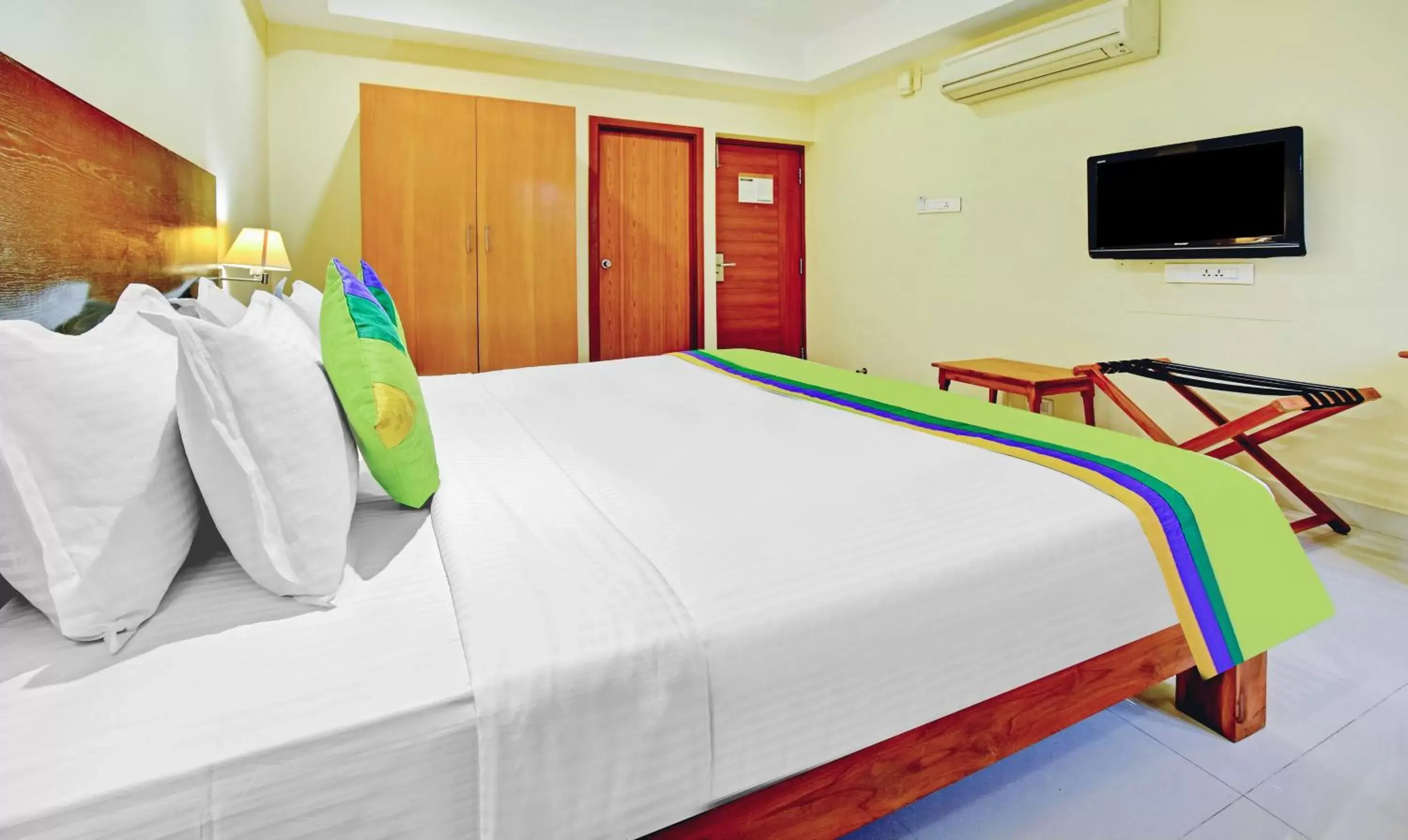 TV and multimedia, Bed in Treebo Vapr Guindy Ekkatuthangal TV and multimedia, Bed in Treebo Vapr Guindy Ekkatuthangal