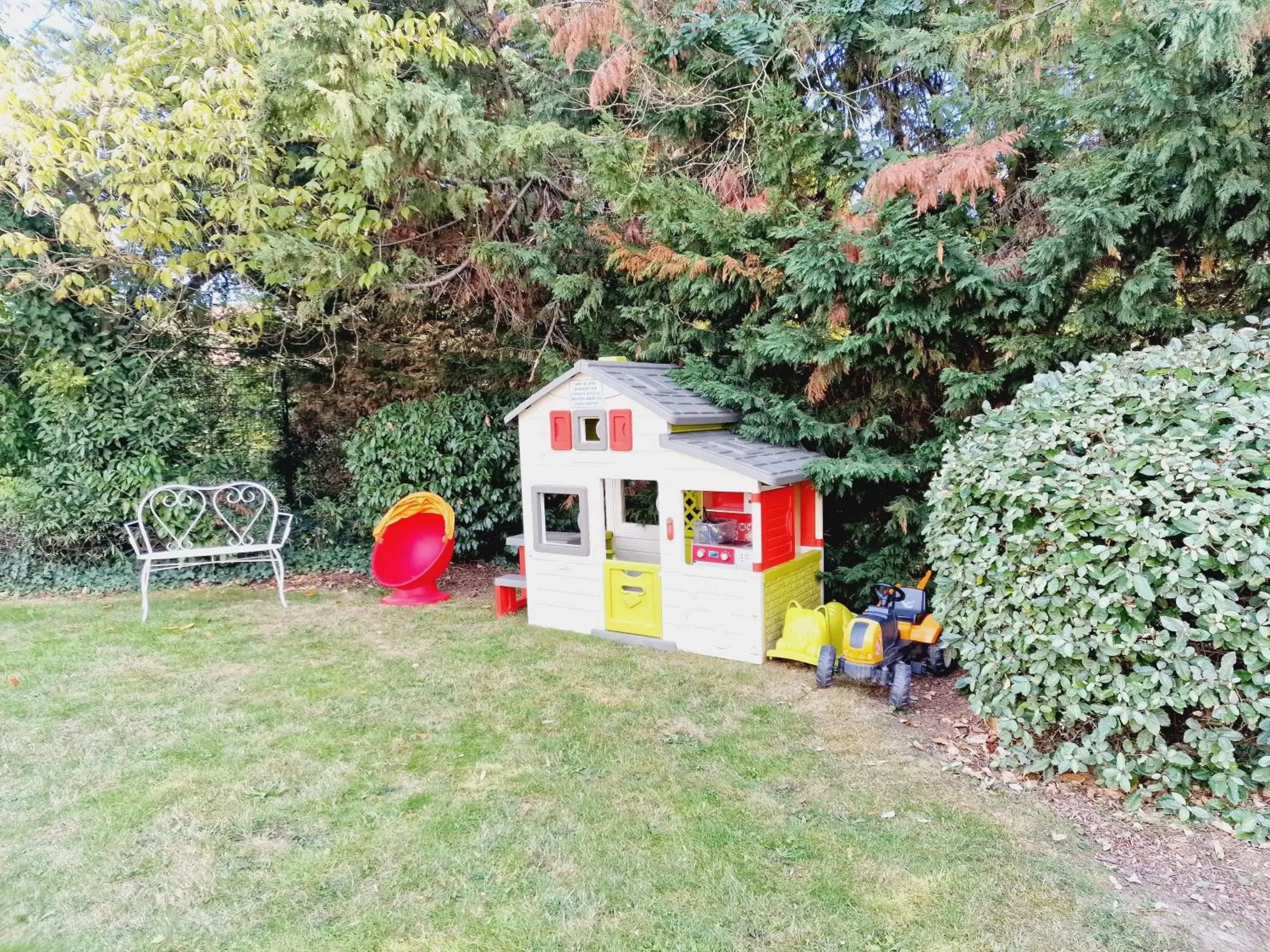 Children play ground, Property Building in B&B HOTEL Corbeil-Essonnes