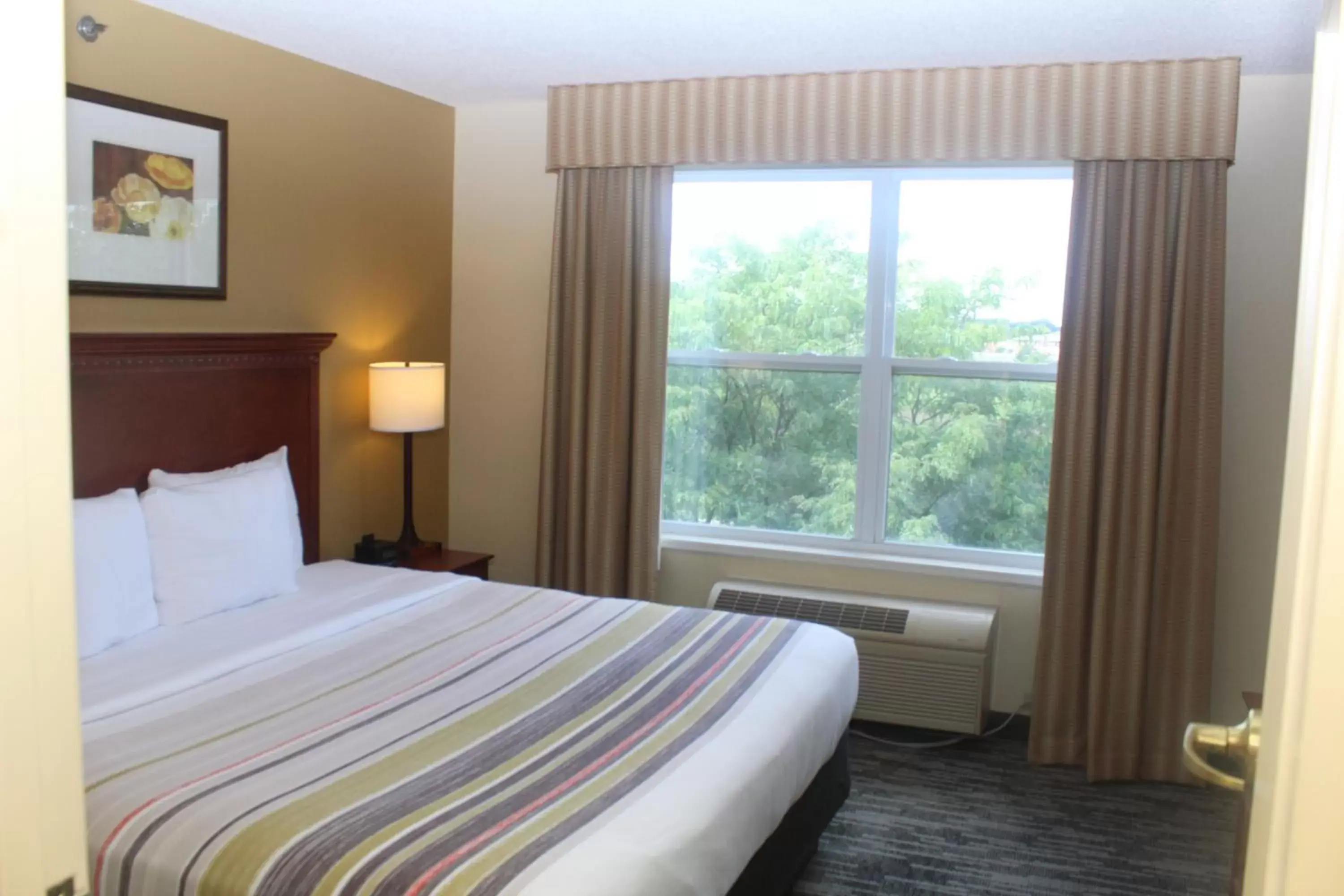 Bedroom, Bed in Country Inn & Suites by Radisson, Crystal Lake, IL