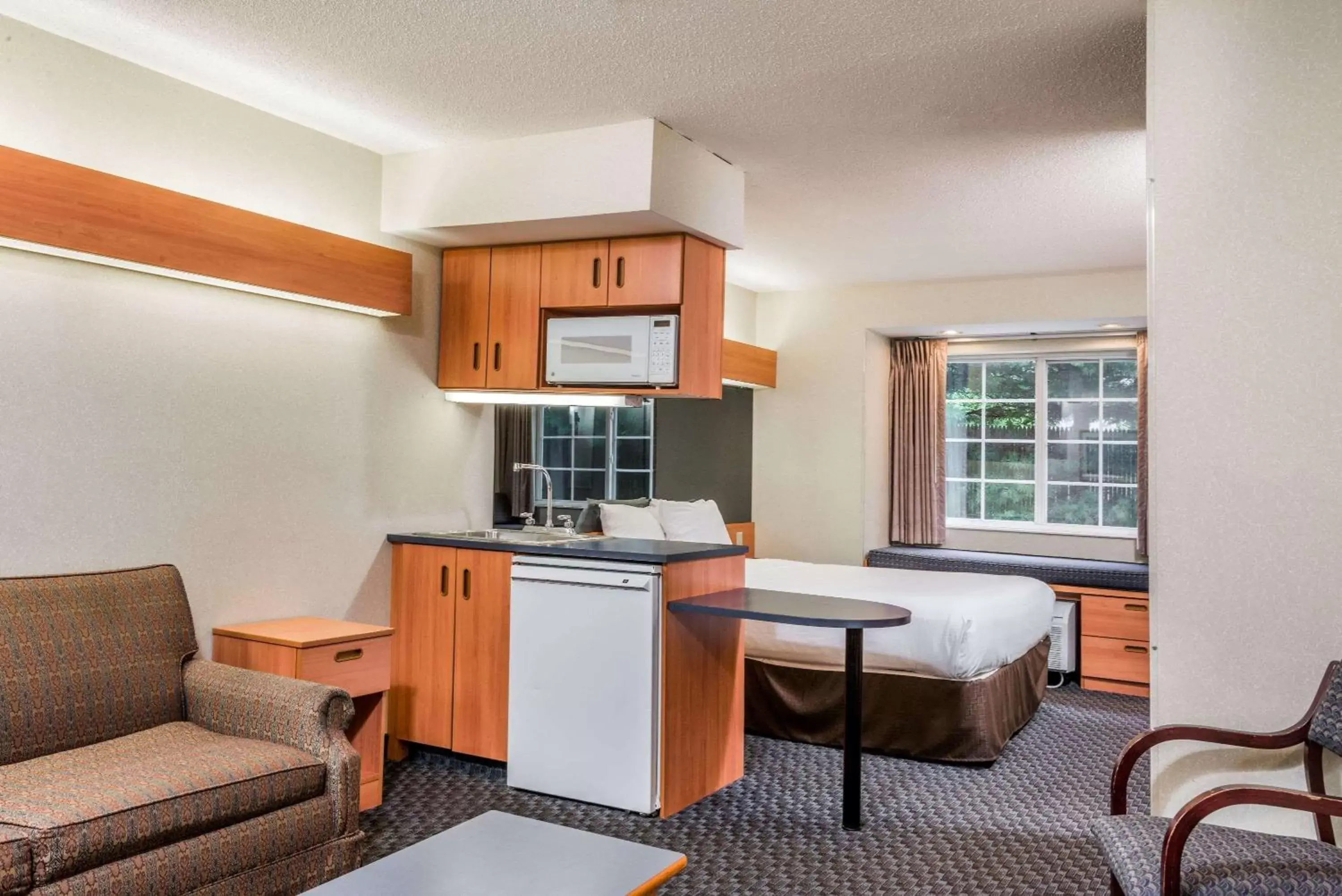 Photo of the whole room, Kitchen/Kitchenette in Microtel Inn & Suites by Wyndham Bethel/Danbury