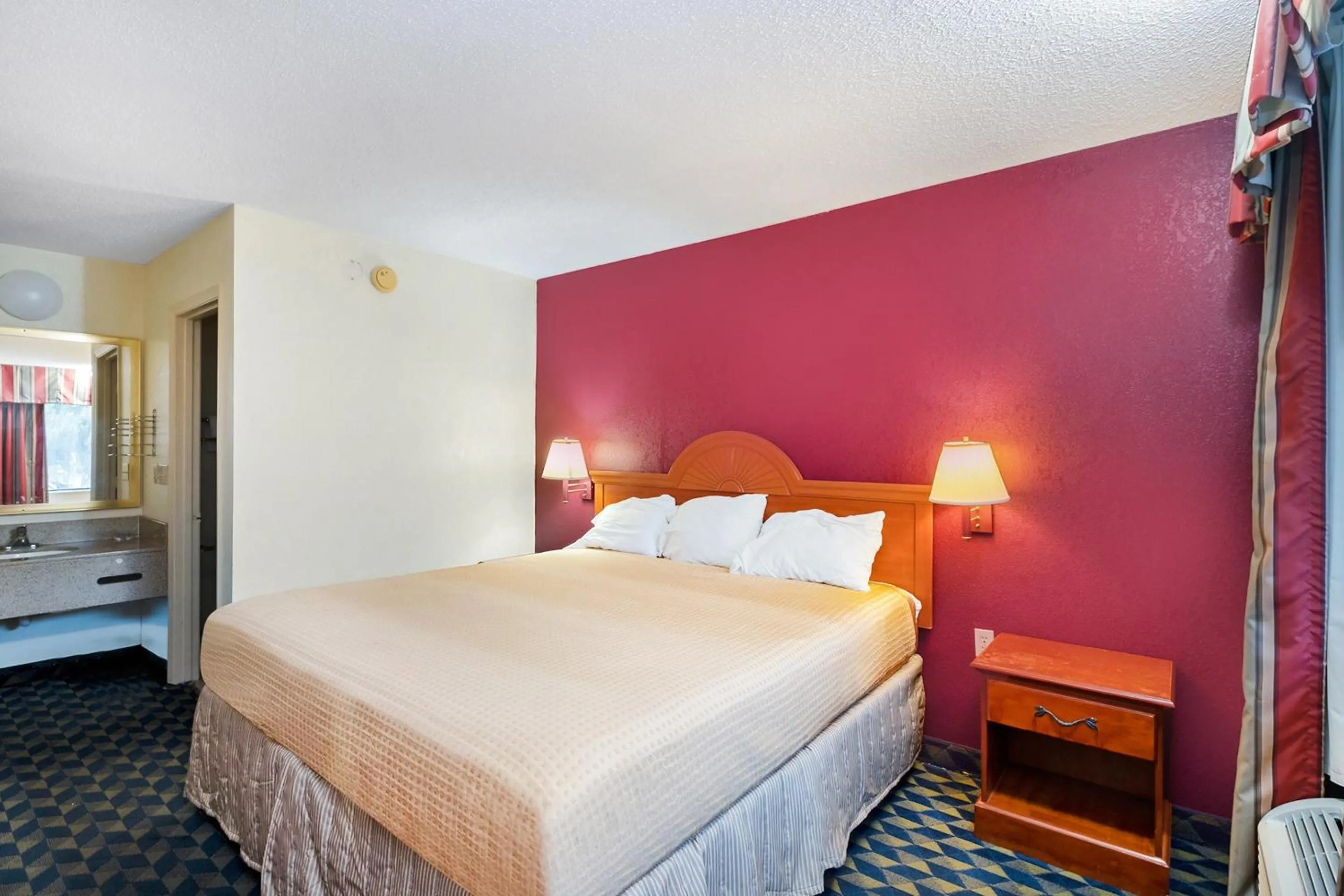 Bedroom, Bed in OYO Hotel Manning SC