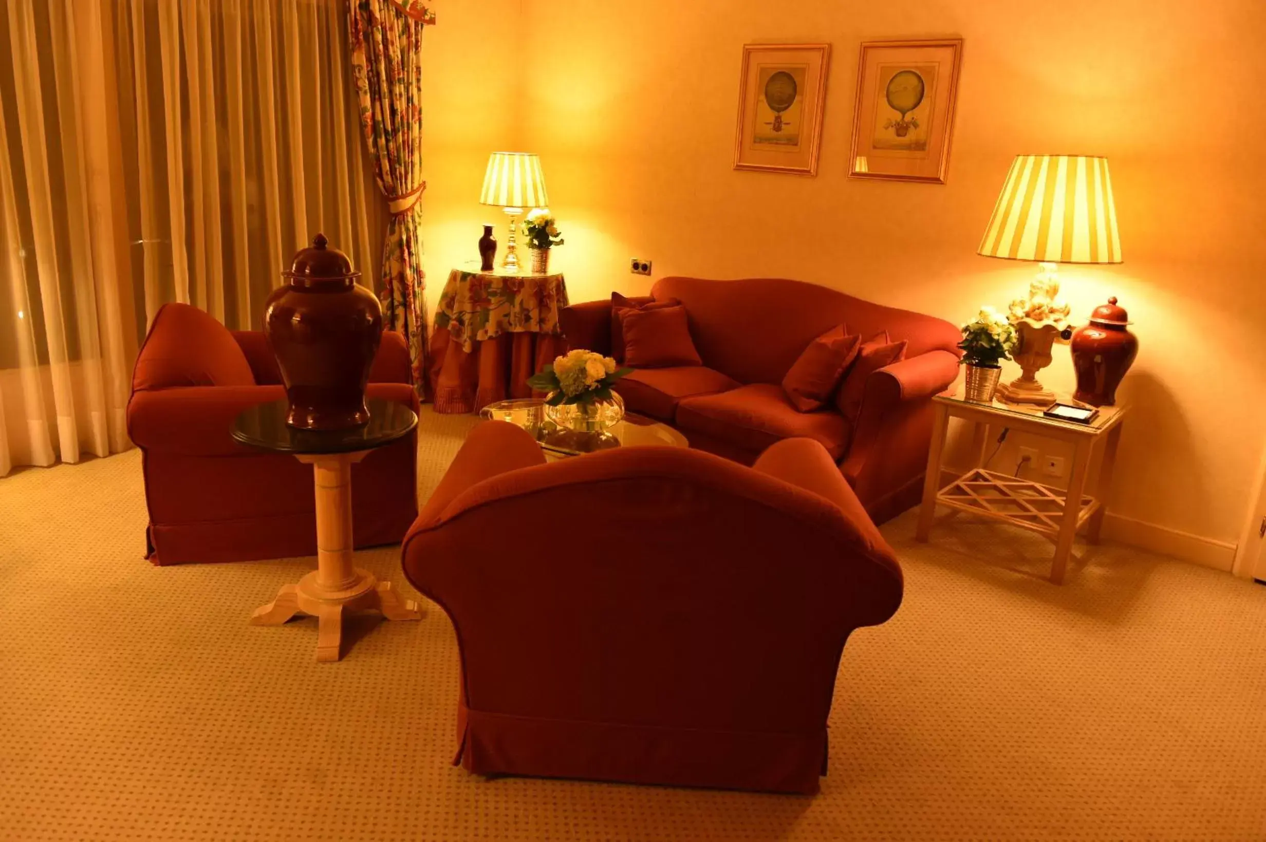 Living room, Lounge/Bar in Grand Hôtel du Golf & Palace