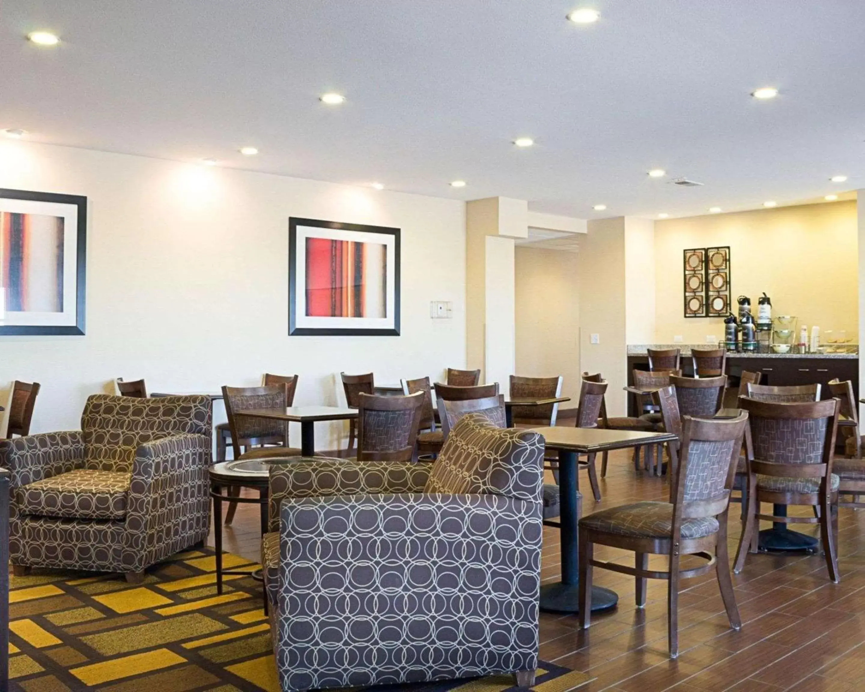 Lobby or reception, Restaurant/Places to Eat in Quality Inn & Suites