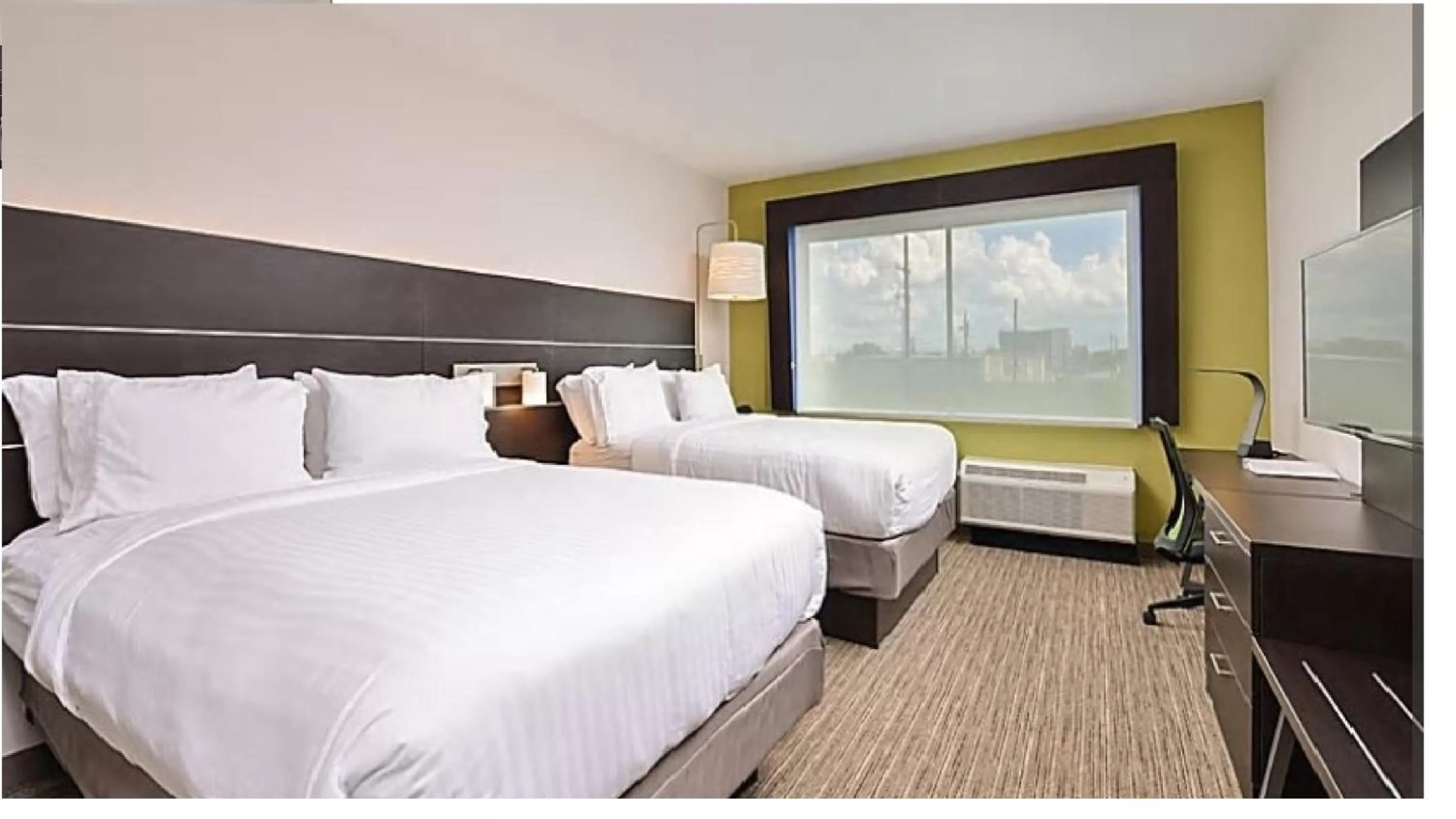 Photo of the whole room, Bed in Holiday Inn Express Hotel & Suites La Place by IHG