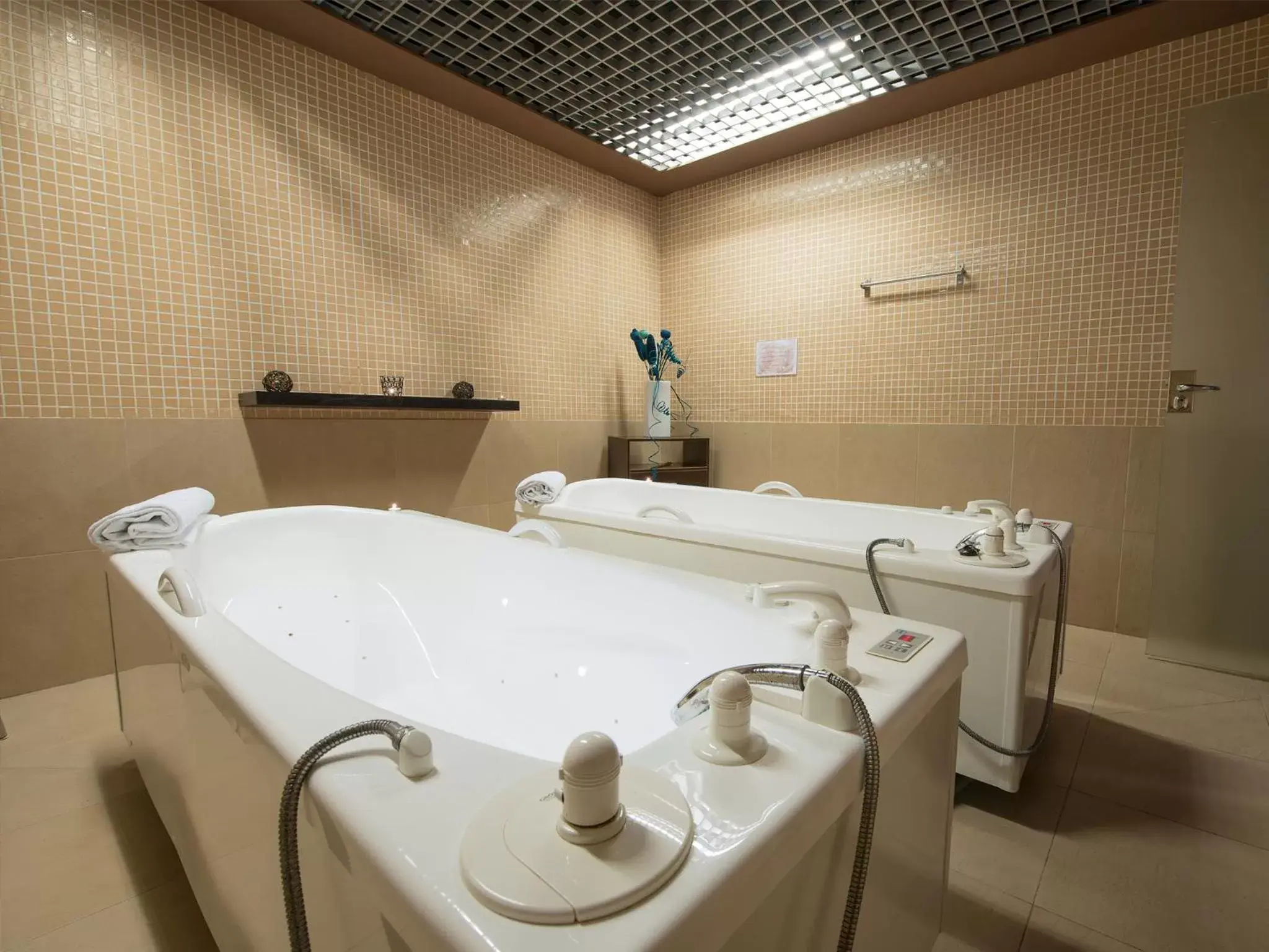 Spa and wellness centre/facilities, Bathroom in Hotel Barcelona Golf Resort 4 Sup