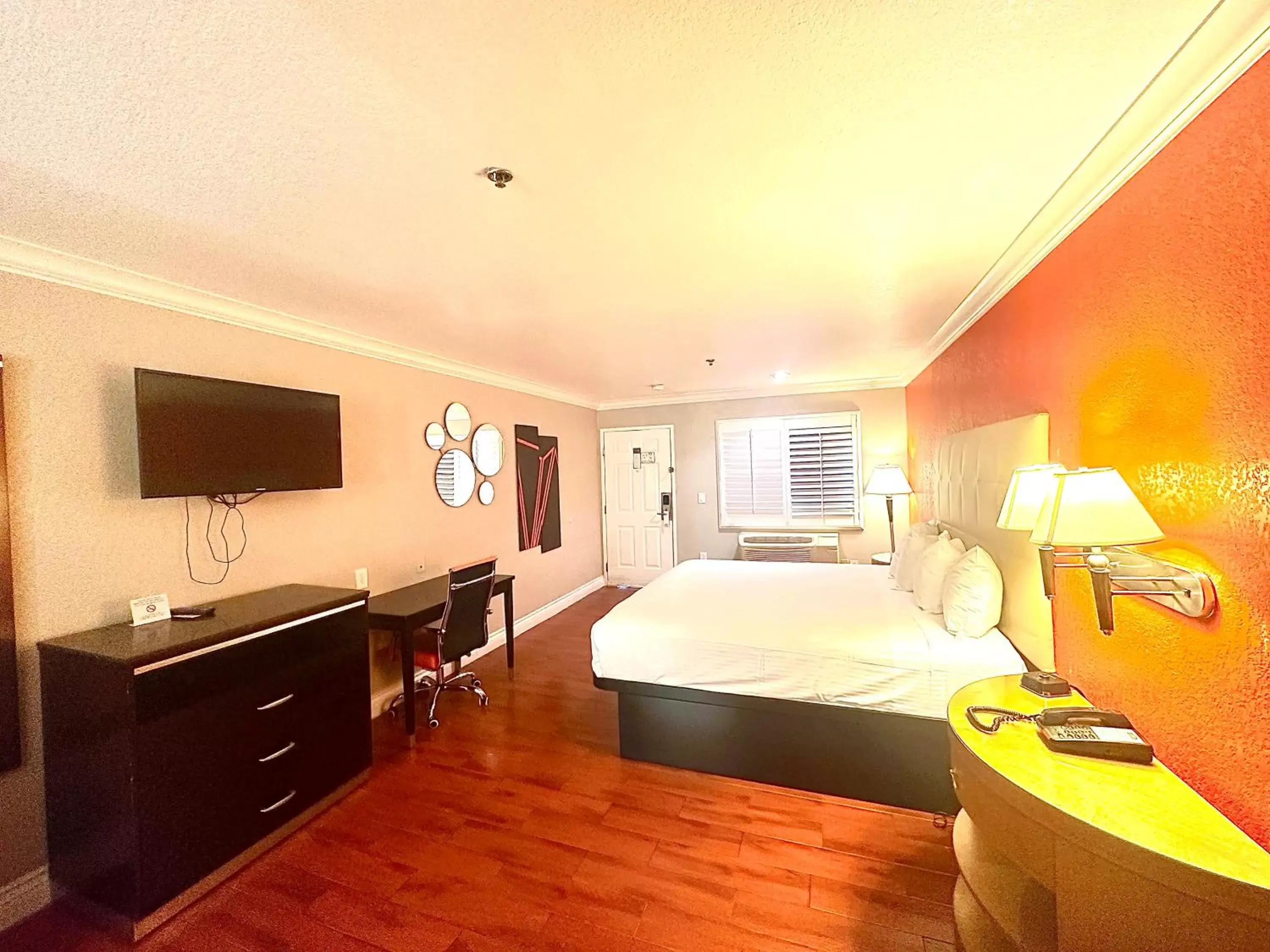 Photo of the whole room in Casa Blanca Hotel & Suites Orange