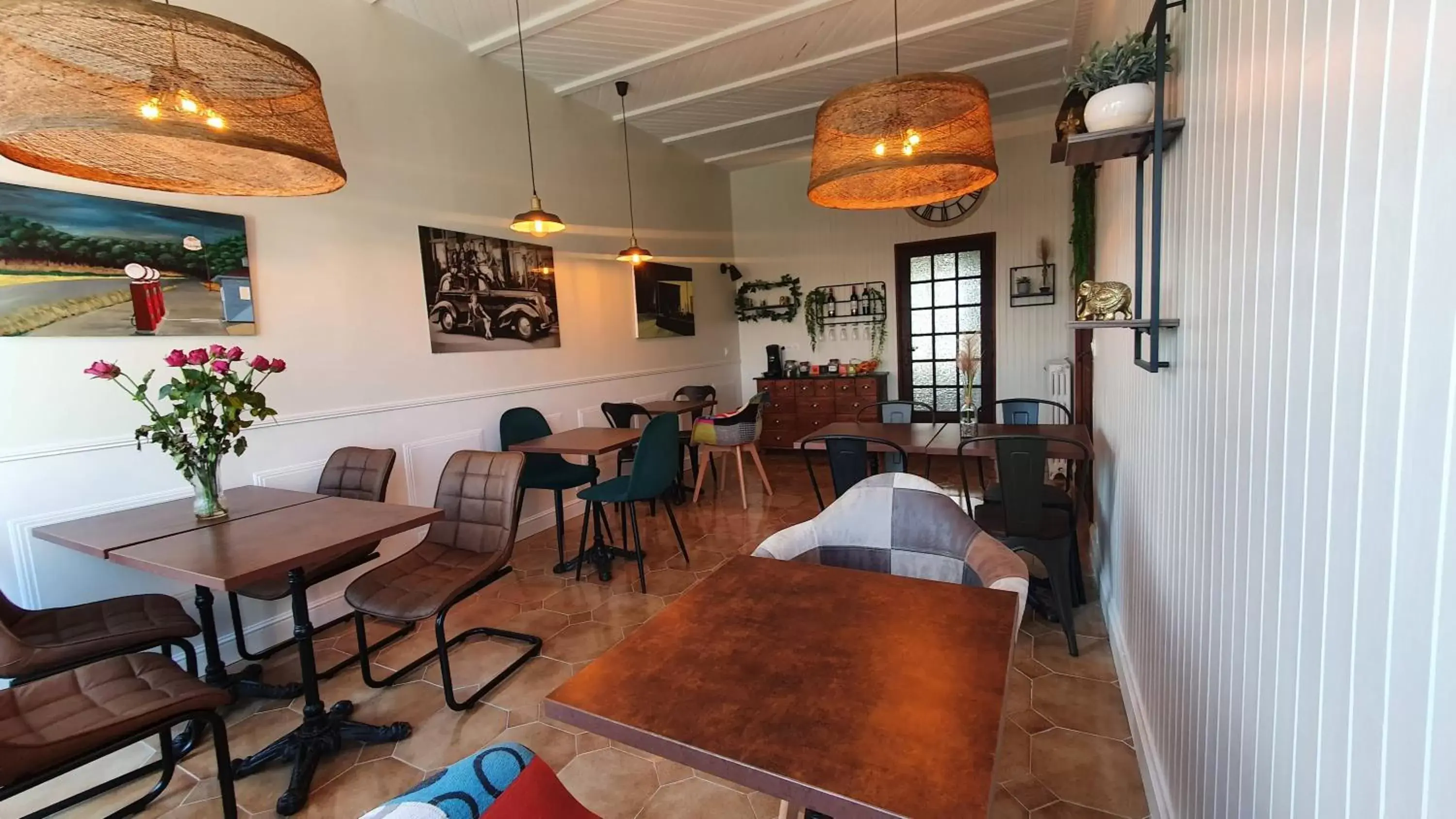 Dining area, Restaurant/Places to Eat in La Maison de la Côte des Légendes