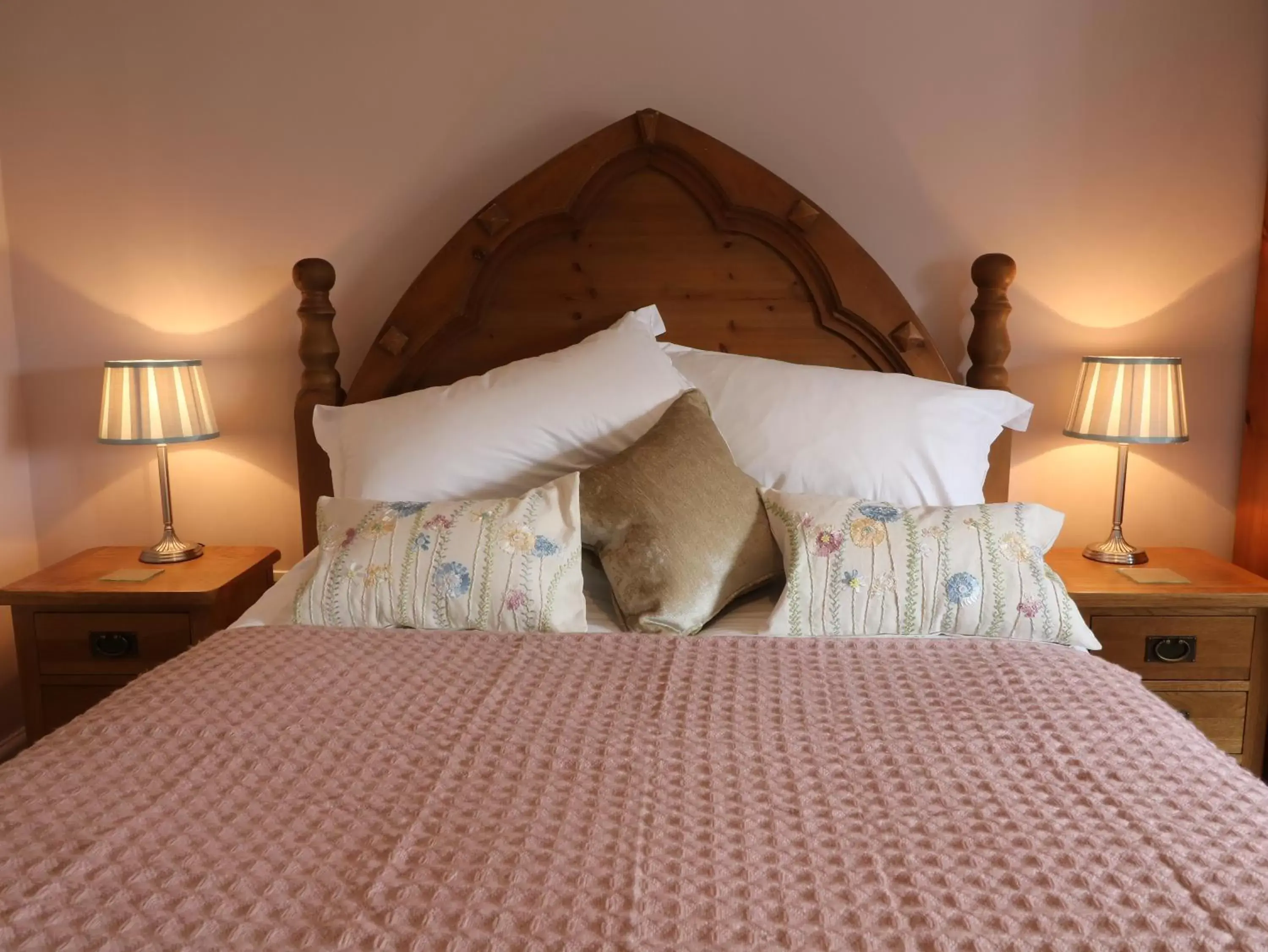 Bed in Inglenook Guest House