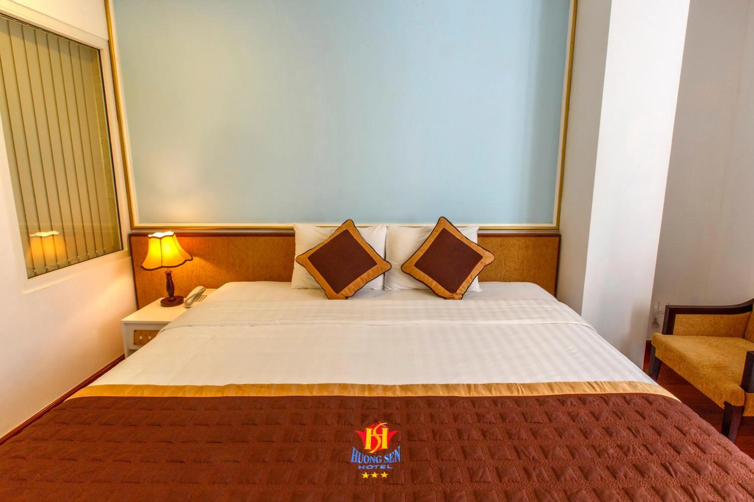 Bed in Huong Sen Annex Hotel