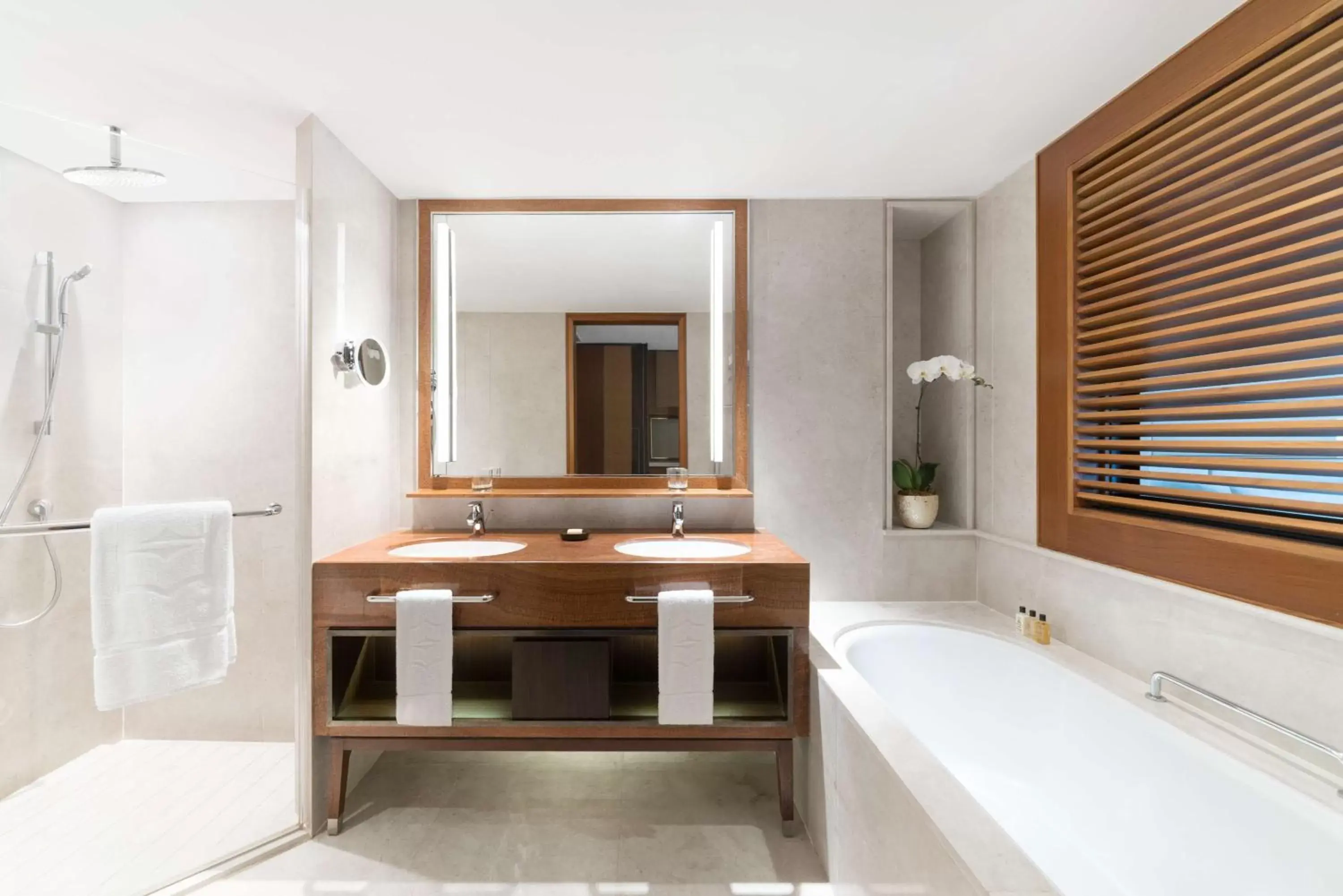 Photo of the whole room, Bathroom in Shangri-La Singapore