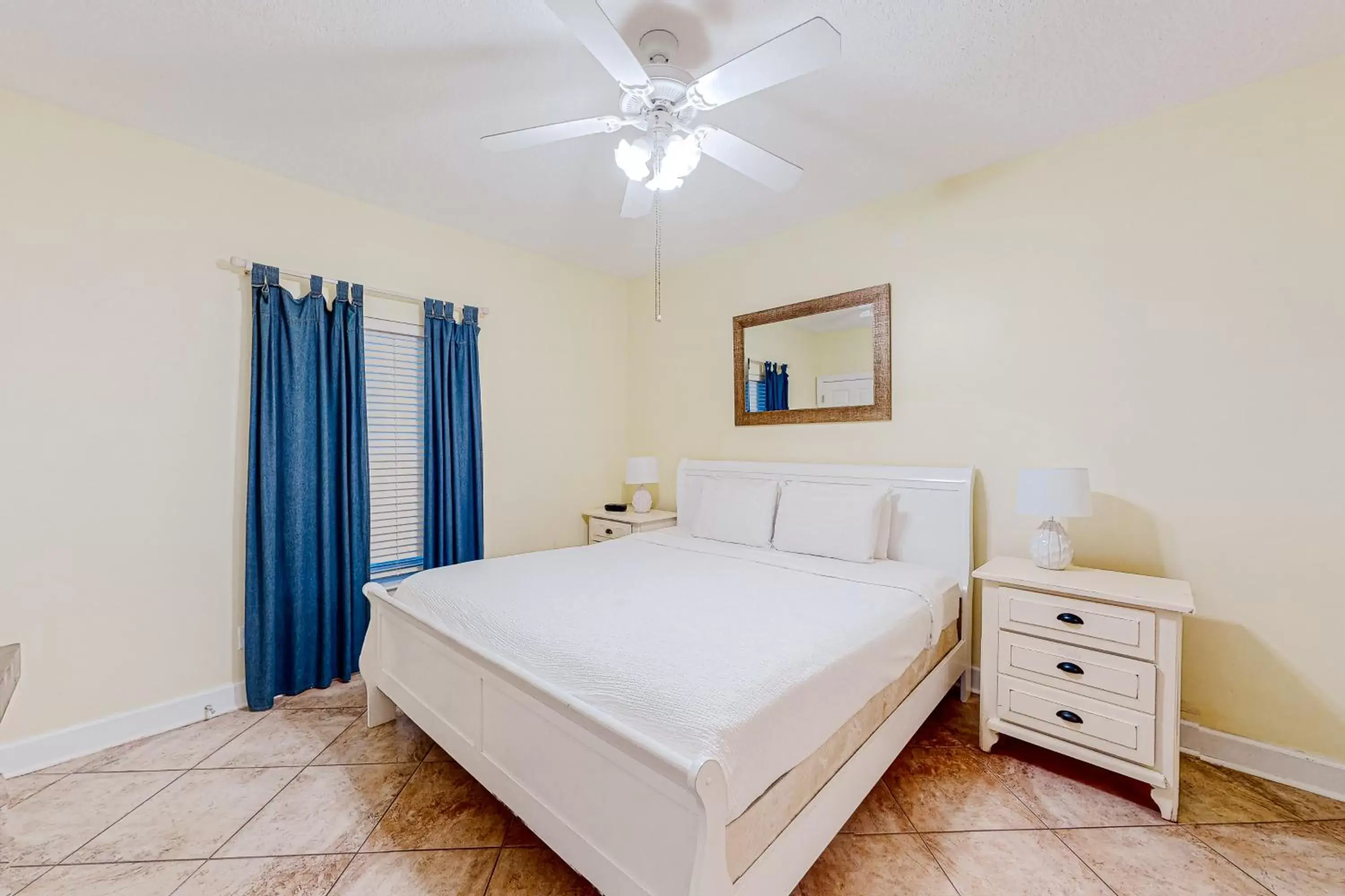 Bed in Twin Palms 603