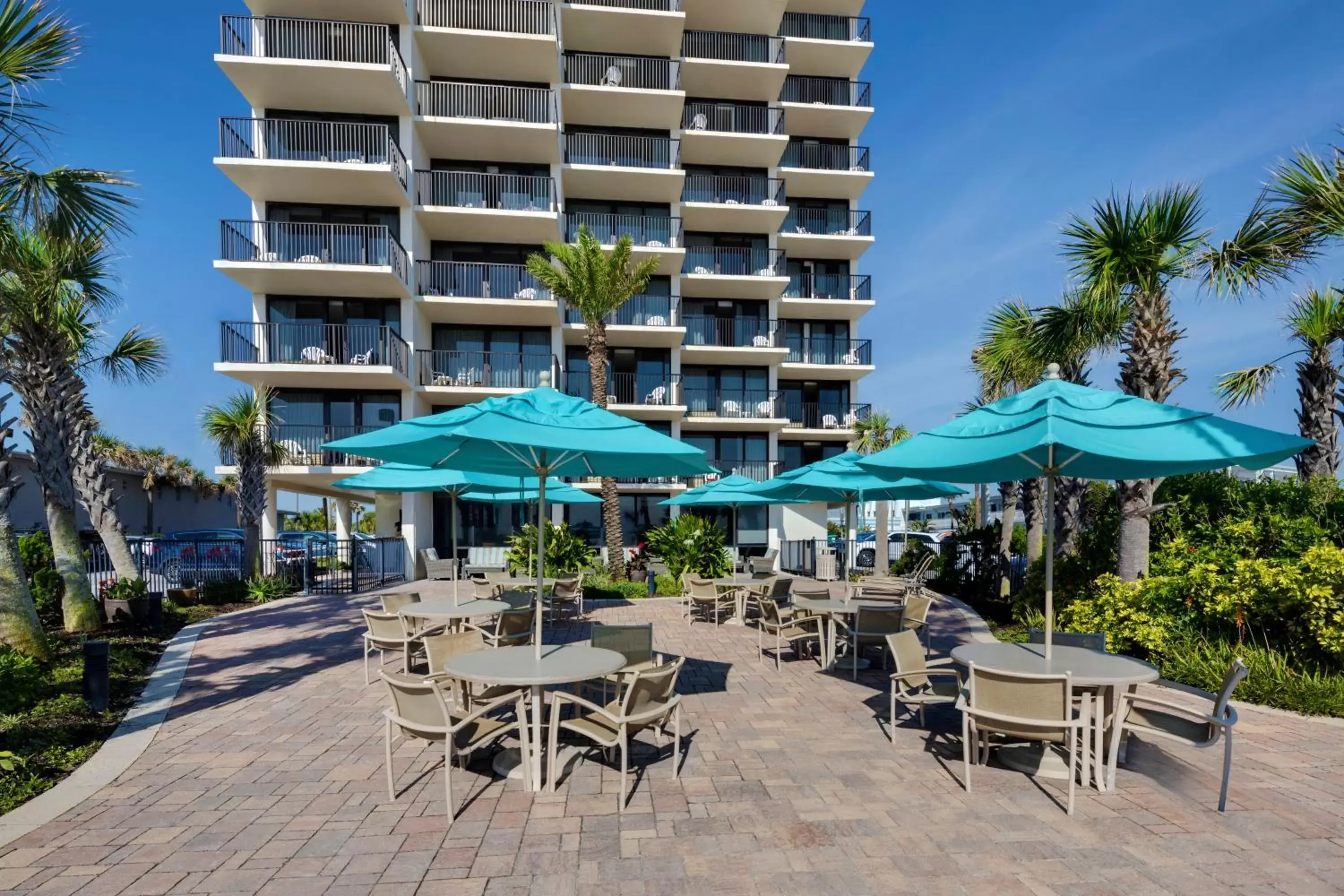 Patio, Property Building in Nautilus Inn - Daytona Beach