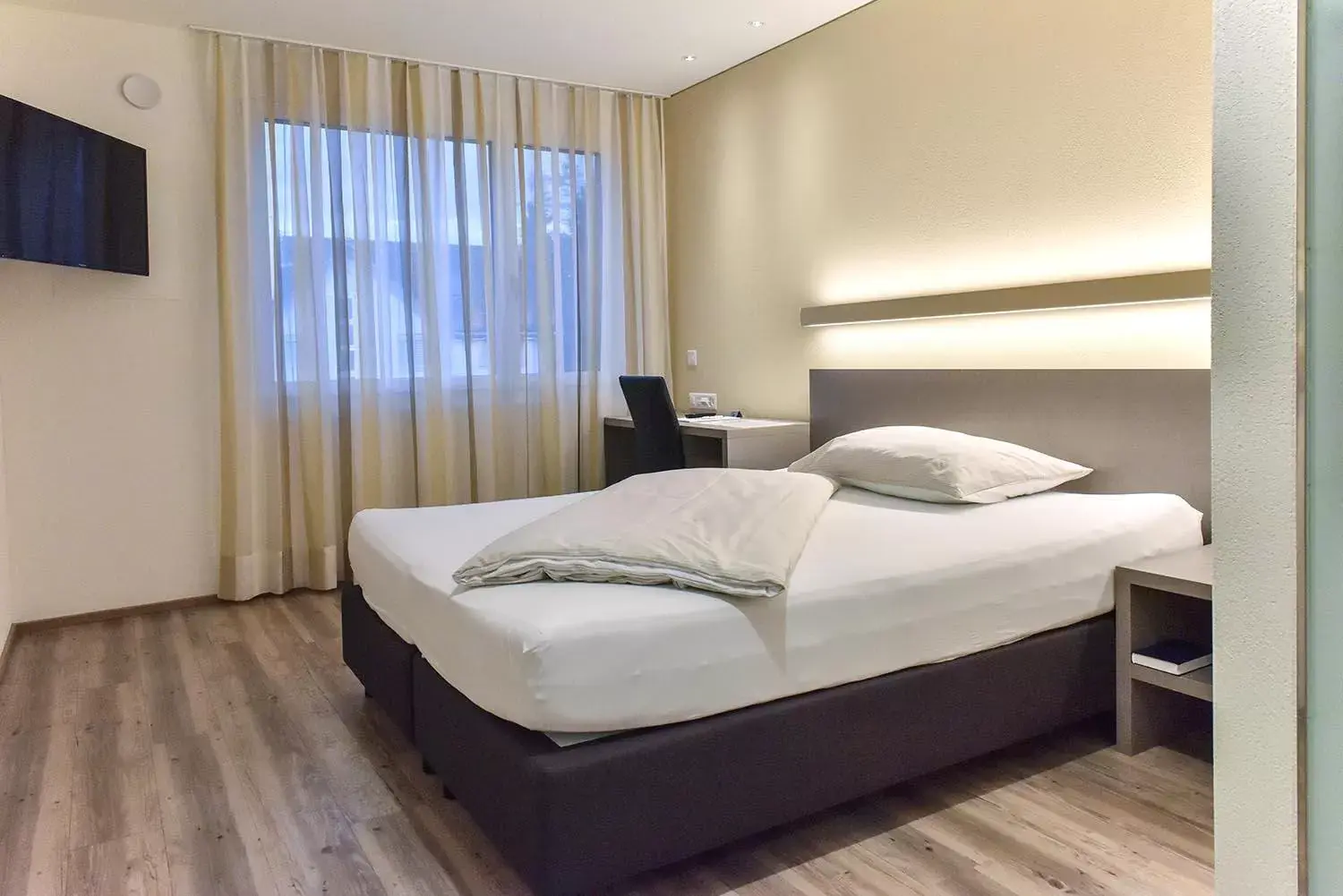 Bedroom, Bed in Hotel am Kreisel: Self-Service Check-In Hotel
