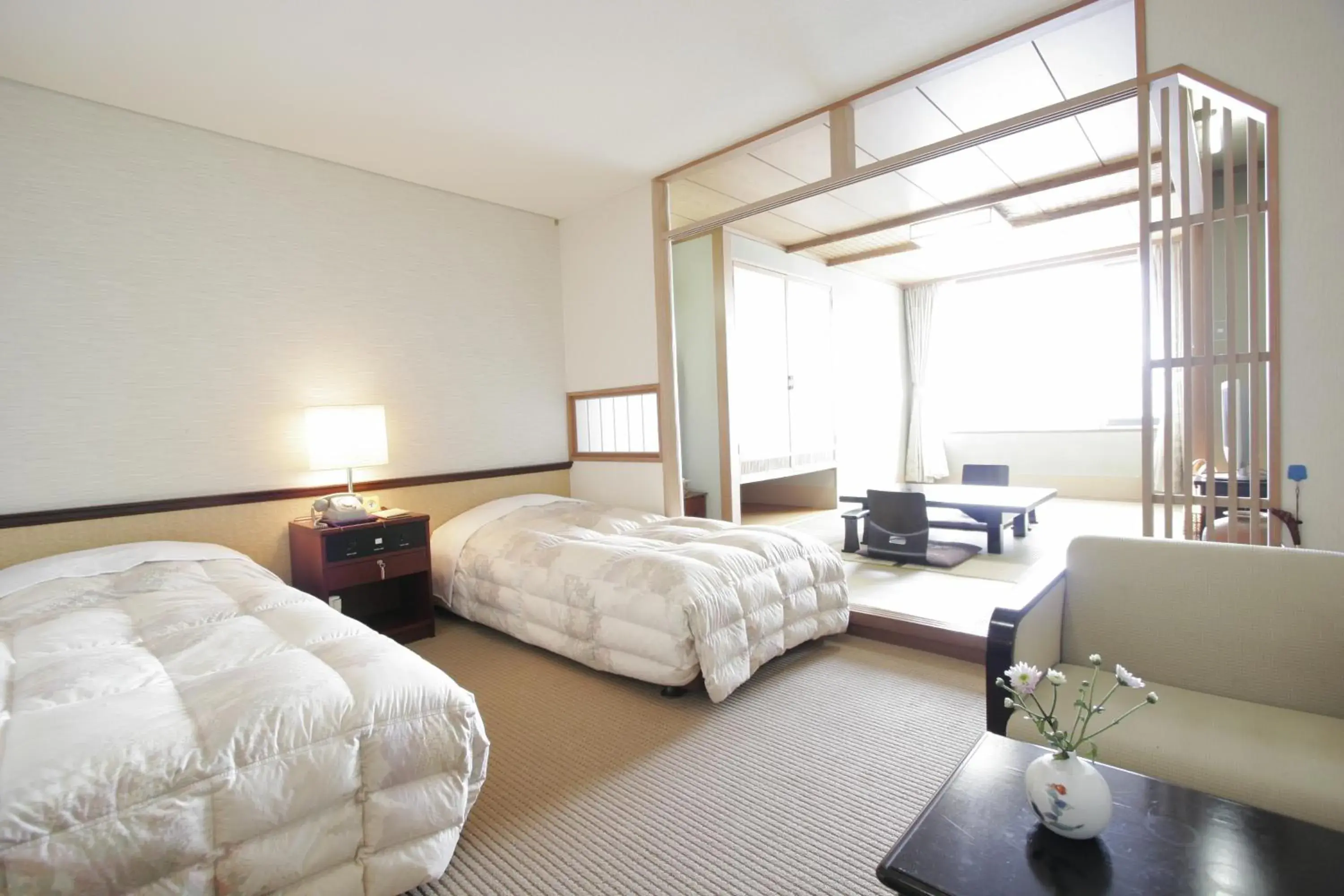 Twin Room with Tatami Area with Lake View(Buffet Dinner & Breakfast Included) in Toya Kohan Tei Twin Room with Tatami Area with Lake View(Buffet Dinner & Breakfast Included) in Toya Kohan Tei