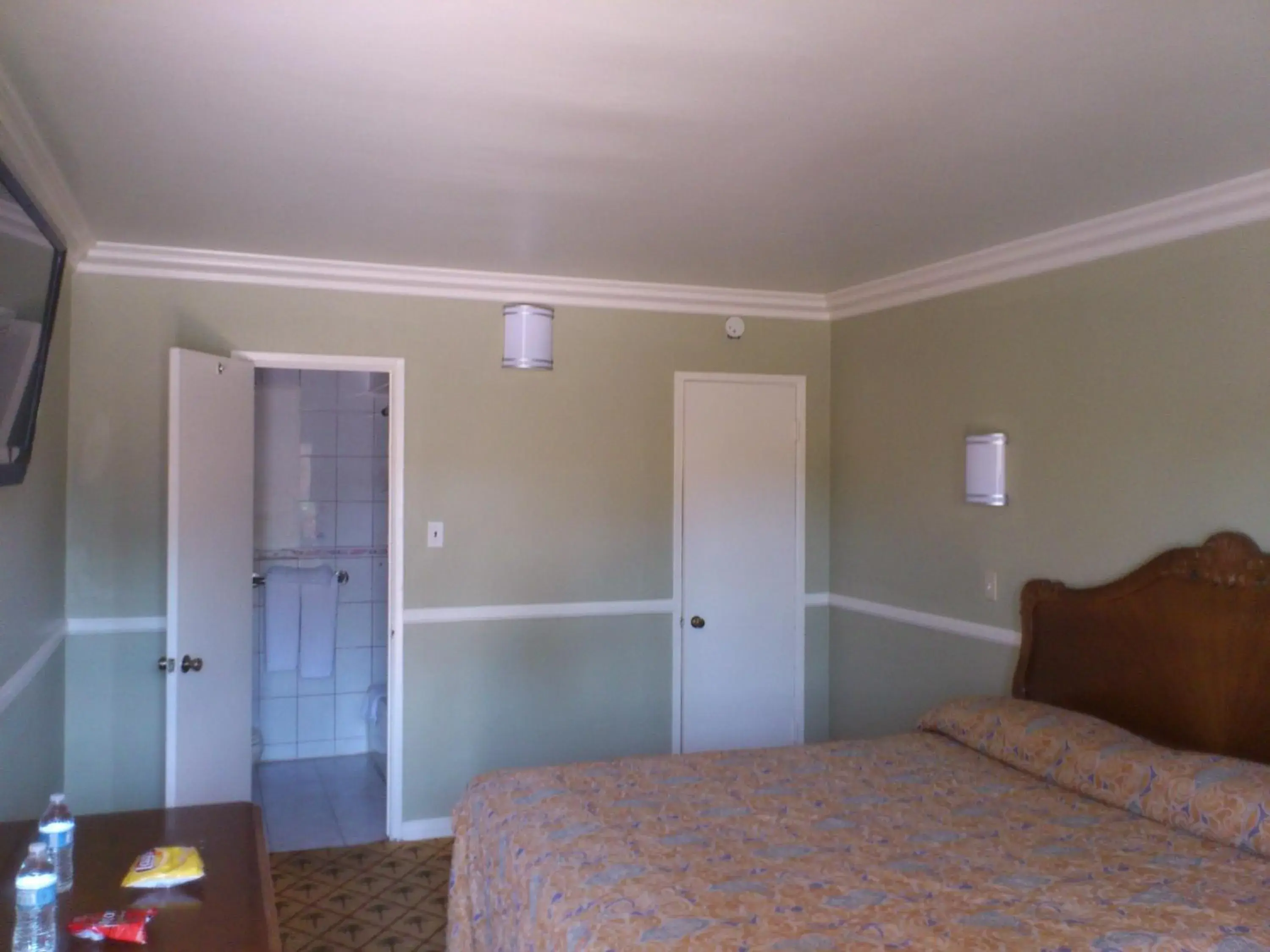 Photo of the whole room, Bed in Santa Ana Travel Inn